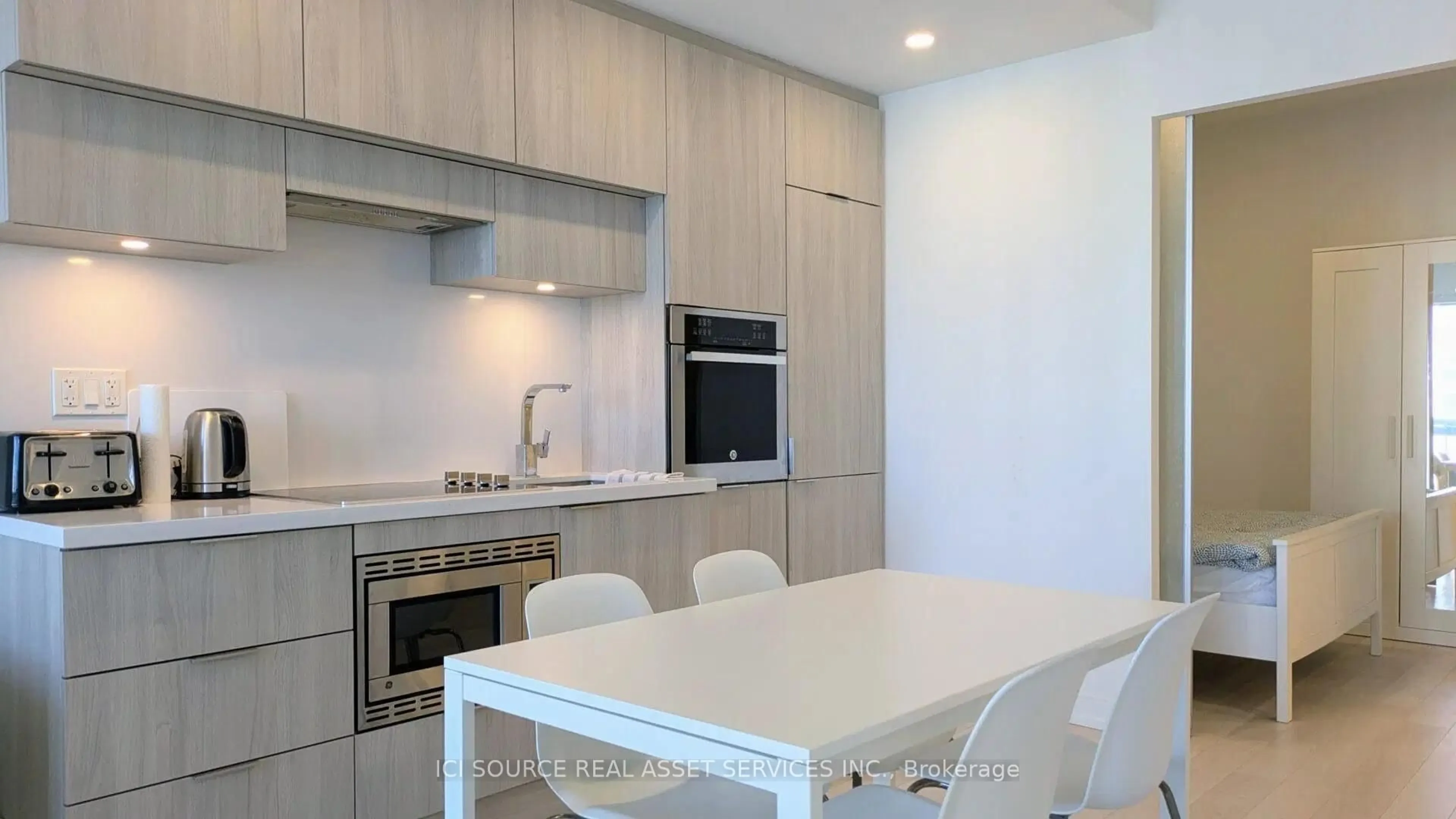 Unknown for 39 Roehampton Ave #3210, Toronto Ontario M4P 0G1