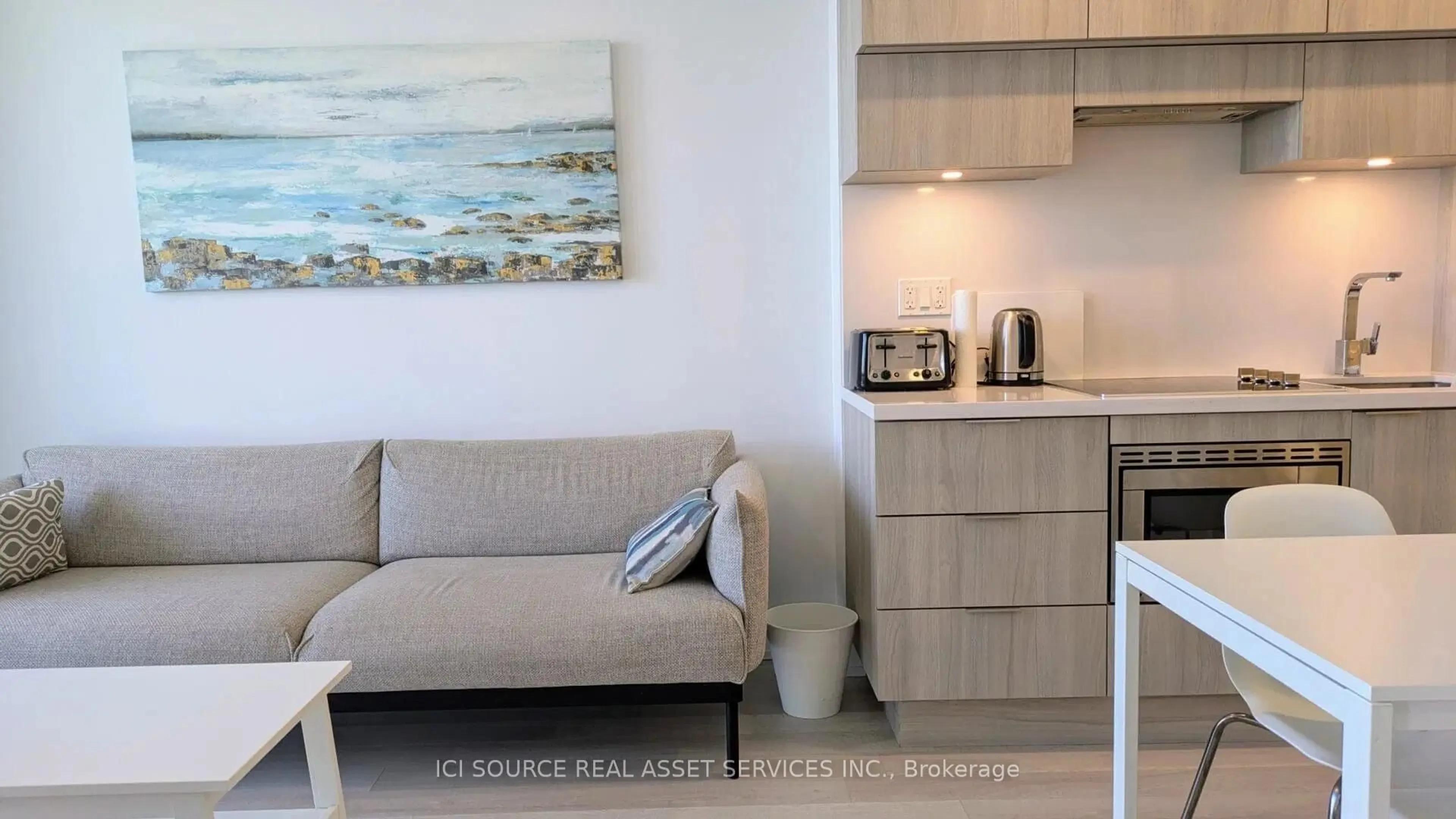 Open concept kitchen, unknown for 39 Roehampton Ave #3210, Toronto Ontario M4P 0G1