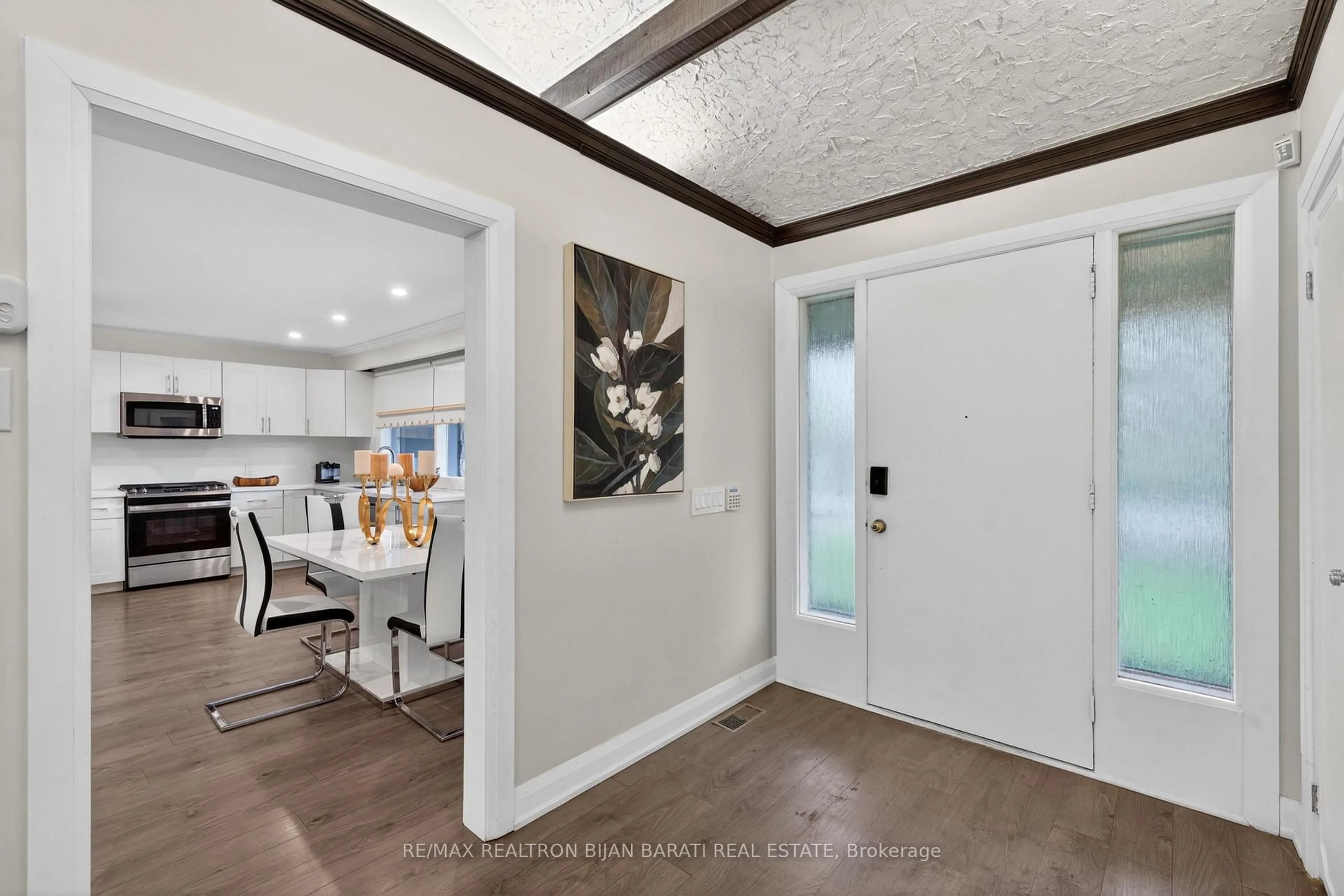 Indoor entryway for 73 Forest Grove Dr, Toronto Ontario M2K 1Z4