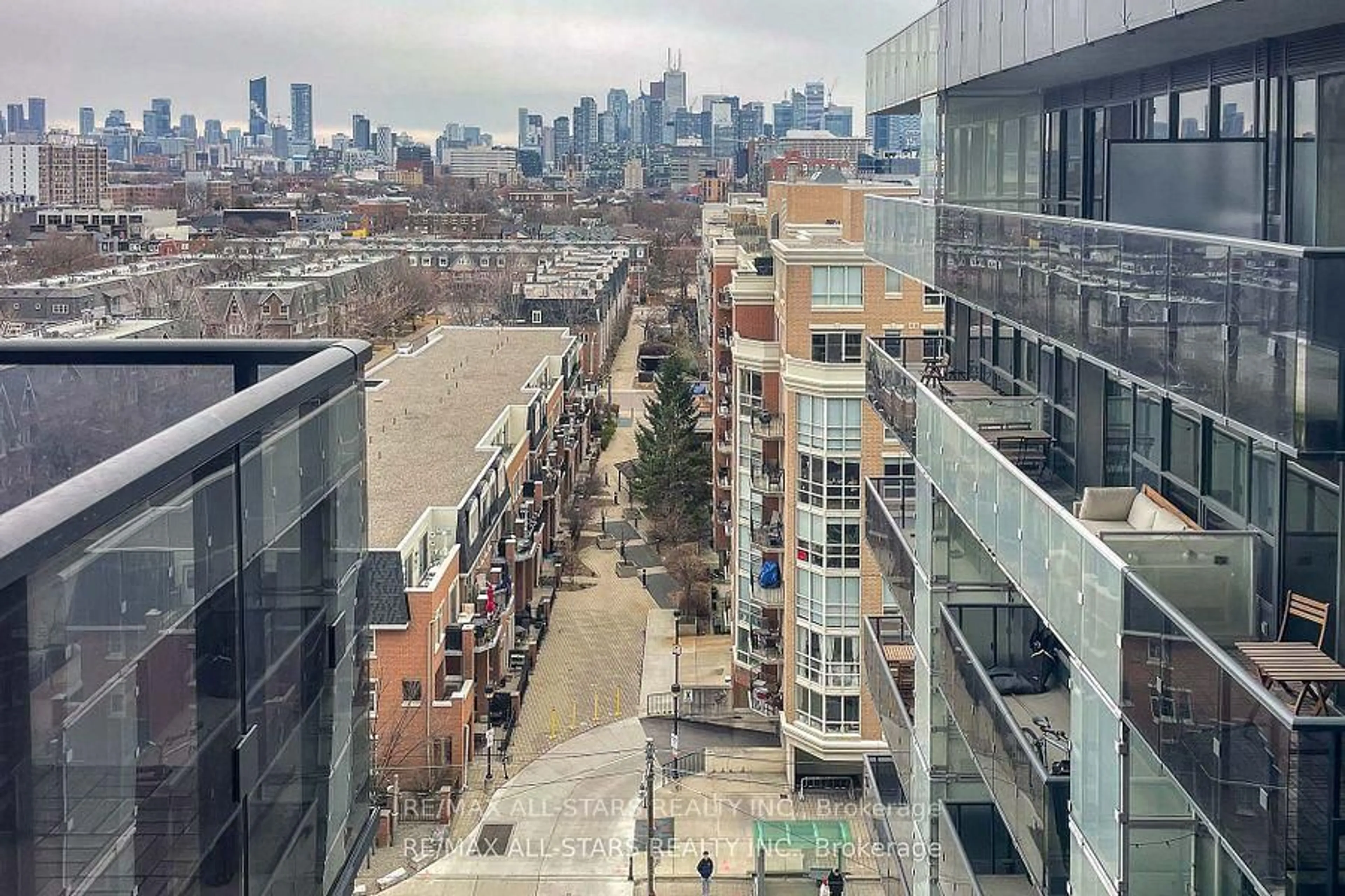 A pic from outside/outdoor area/front of a property/back of a property/a pic from drone, city buildings view from balcony for 1030 King St #908, Toronto Ontario M6K 0B4