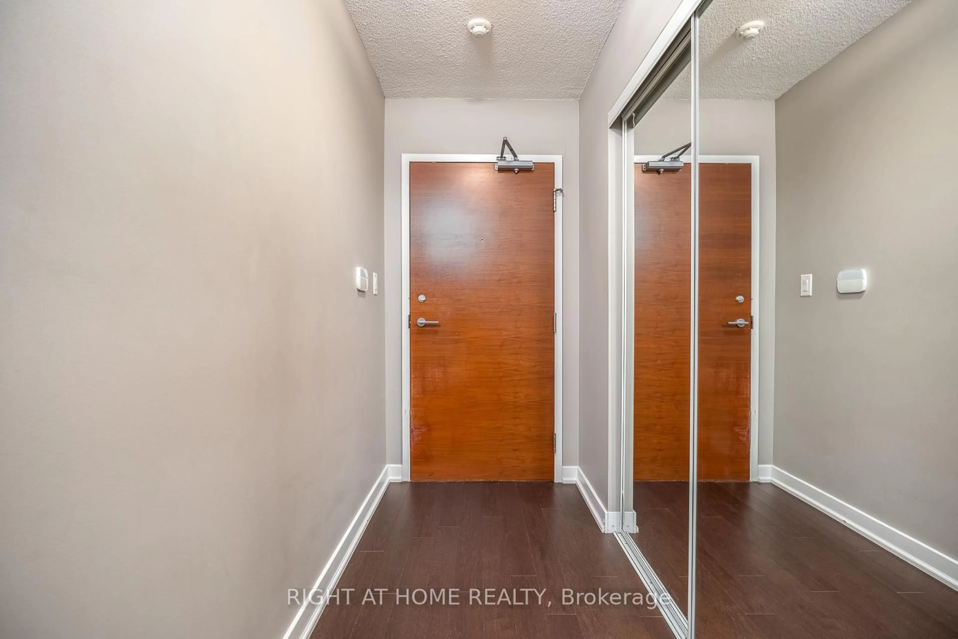 Indoor entryway for 10 Capreol Crt #1508, Toronto Ontario M5V 4B3