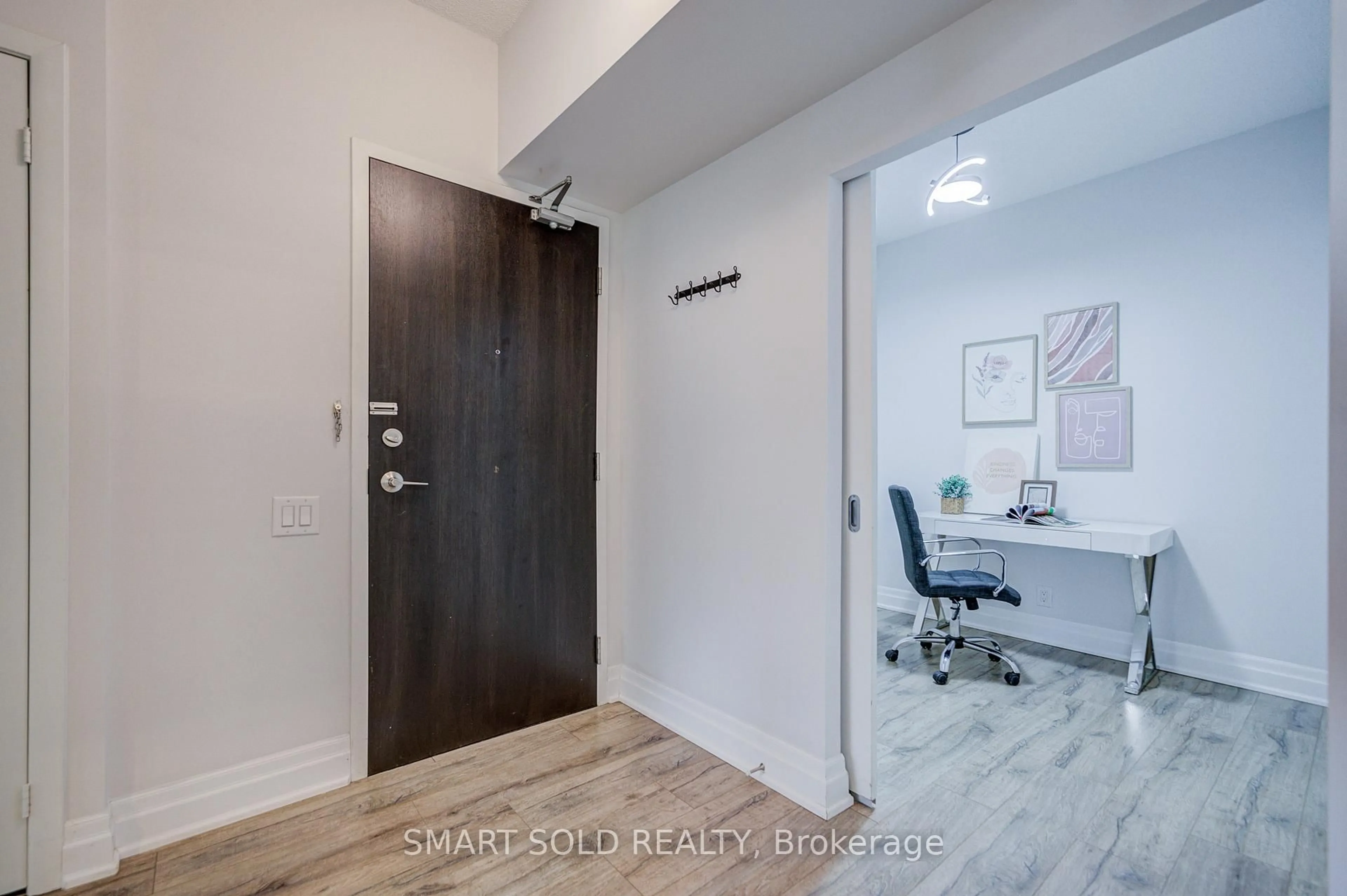Indoor entryway for 17 Anndale Dr #1216, Toronto Ontario M2N 2W7