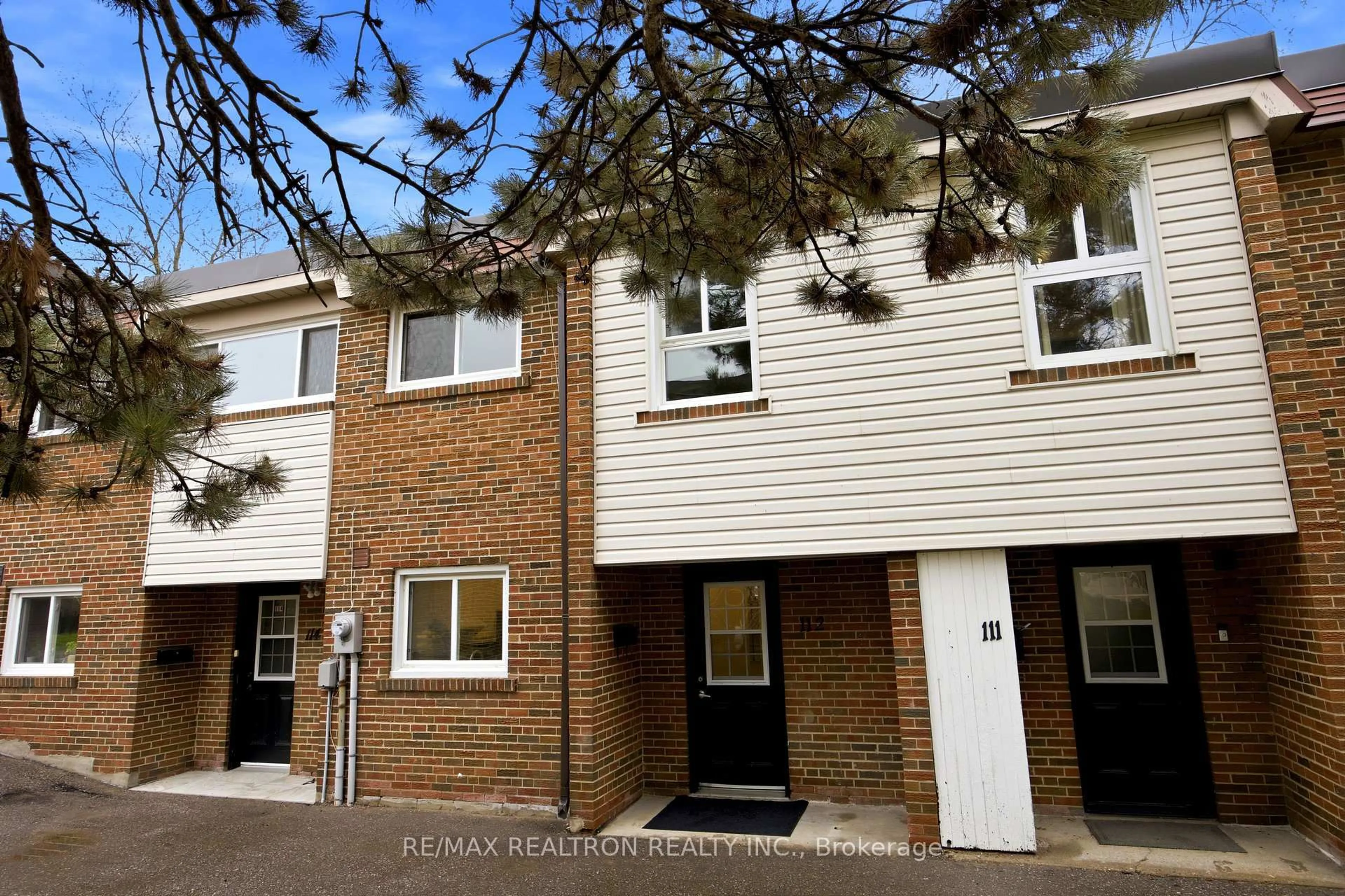 A pic from outside/outdoor area/front of a property/back of a property/a pic from drone, street for 57 Godstone Rd #112, Toronto Ontario M2J 3C8