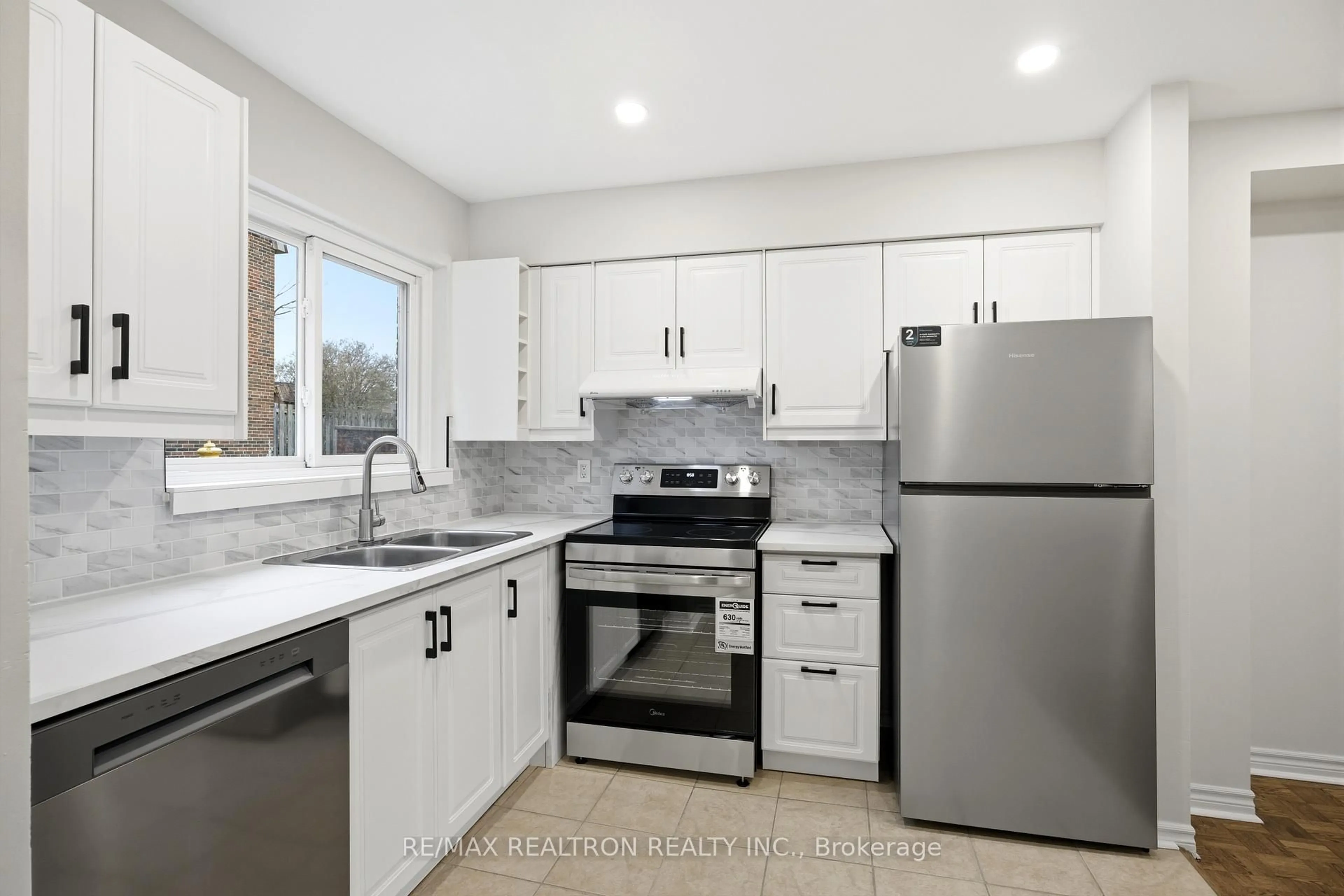Standard kitchen, ceramic/tile floor for 57 Godstone Rd #112, Toronto Ontario M2J 3C8