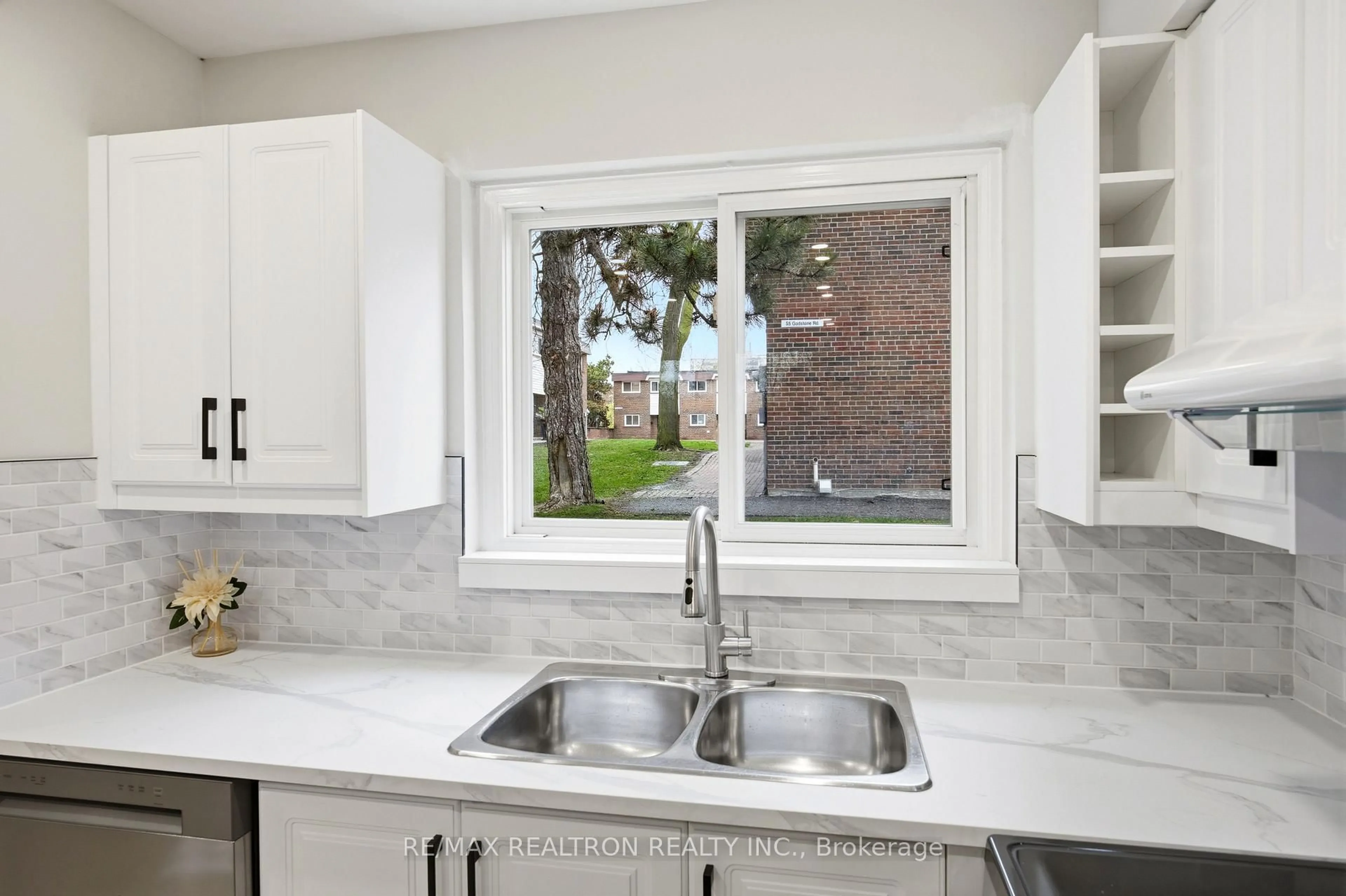 Unknown for 57 Godstone Rd #112, Toronto Ontario M2J 3C8