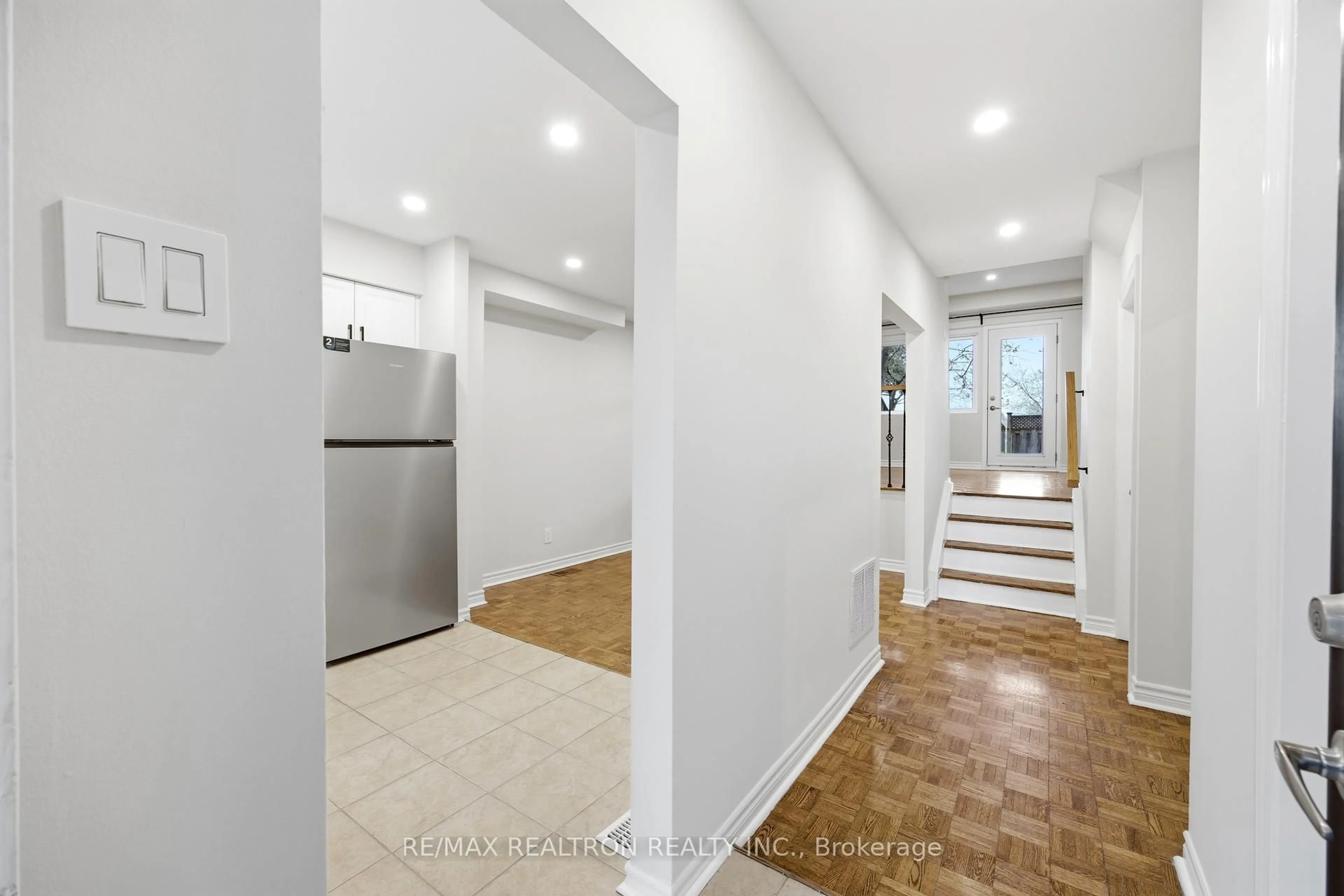 Indoor entryway for 57 Godstone Rd #112, Toronto Ontario M2J 3C8