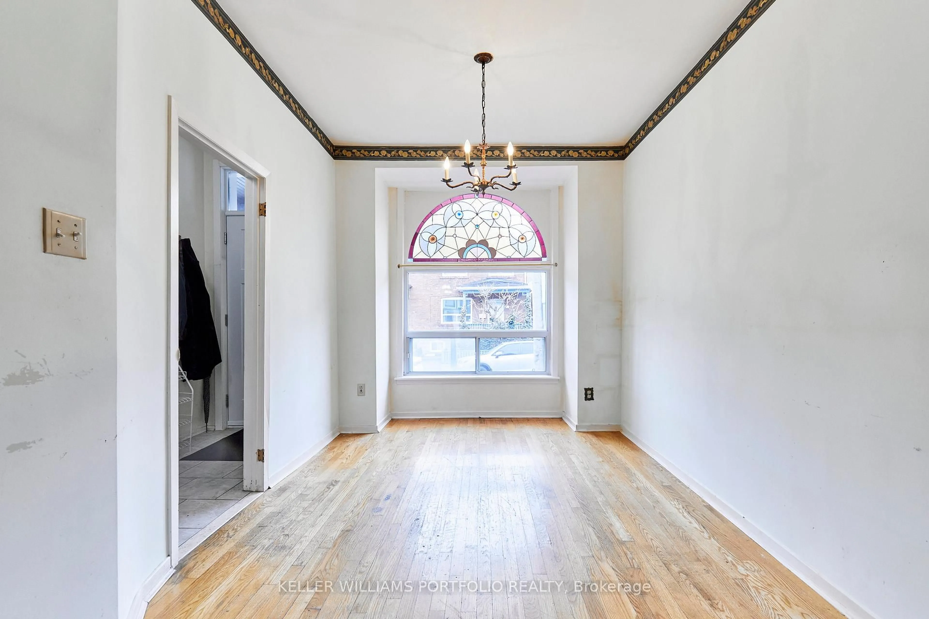 Indoor entryway for 277 Manning Ave, Toronto Ontario M6J 2K8