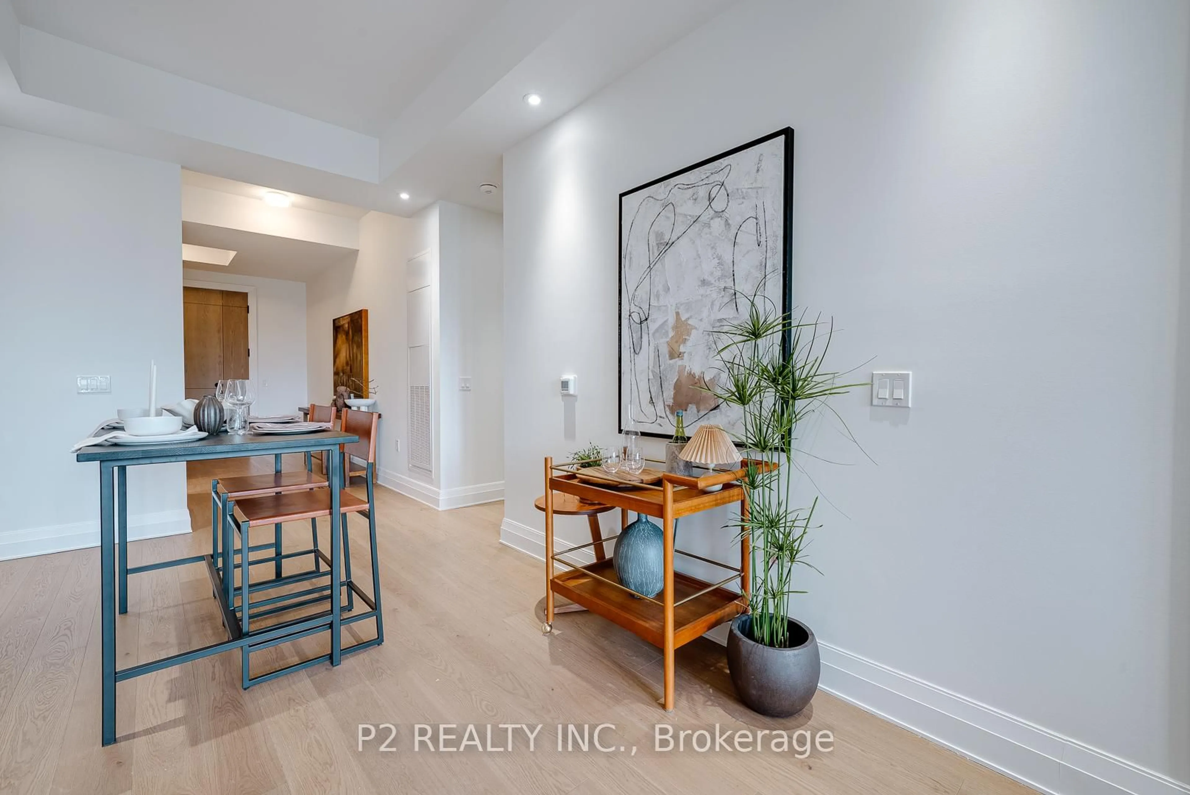 Indoor entryway for 2 Forest Hill Rd #409, Toronto Ontario M4V 2L3