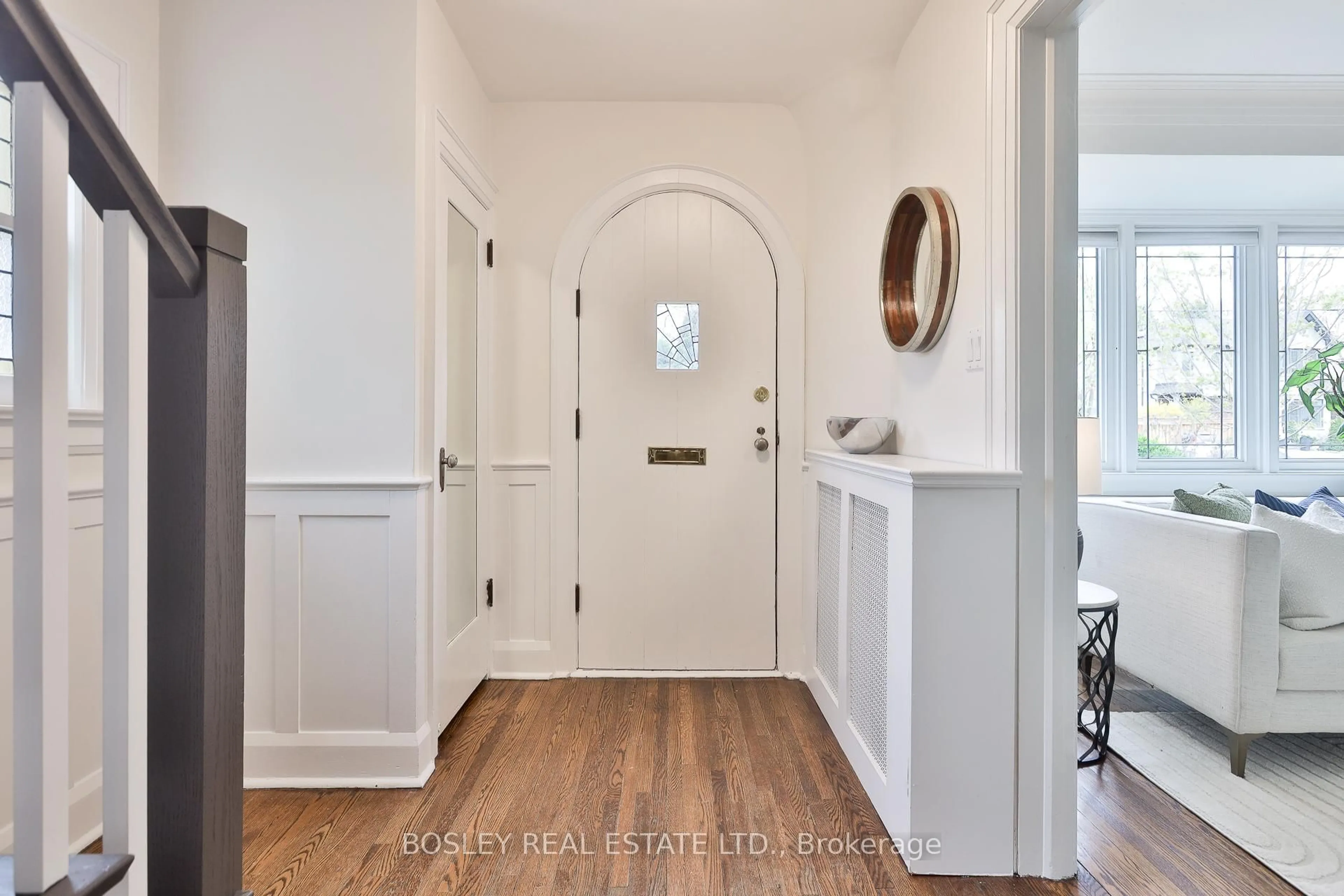 Indoor entryway for 109 Southvale Dr, Toronto Ontario M4G 1G4