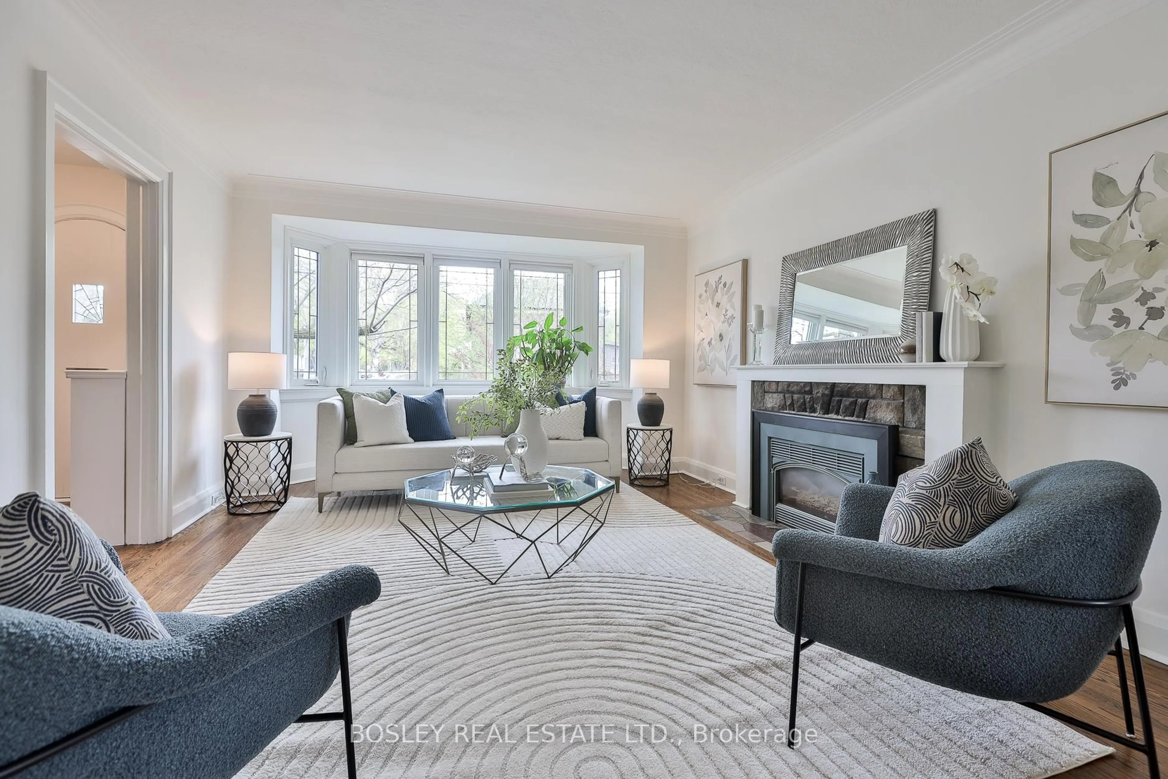 Living room with furniture, unknown for 109 Southvale Dr, Toronto Ontario M4G 1G4