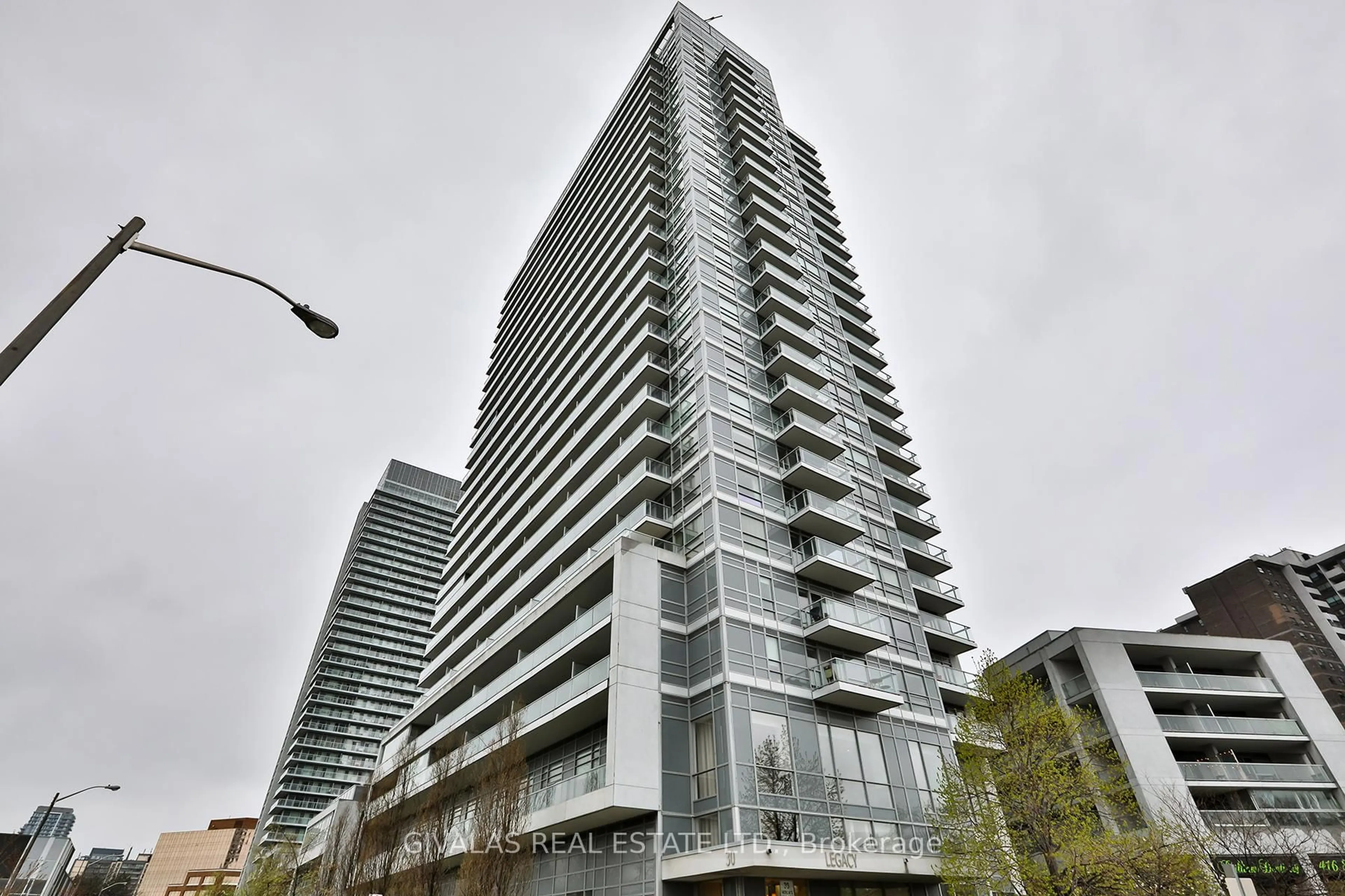 Indoor foyer for 30 Herons Hill Way #2110, Toronto Ontario M2J 0A7