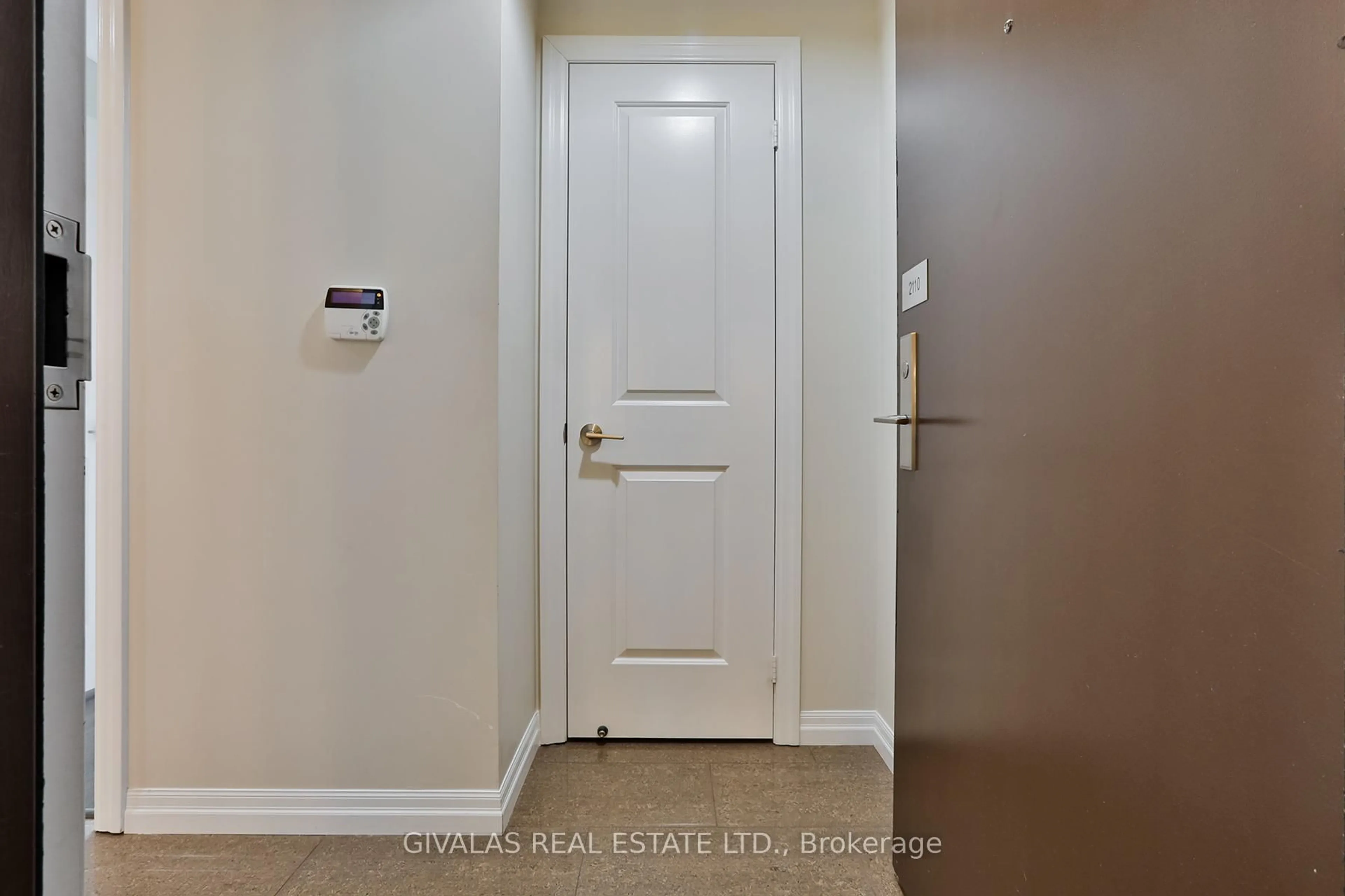 Indoor entryway for 30 Herons Hill Way #2110, Toronto Ontario M2J 0A7