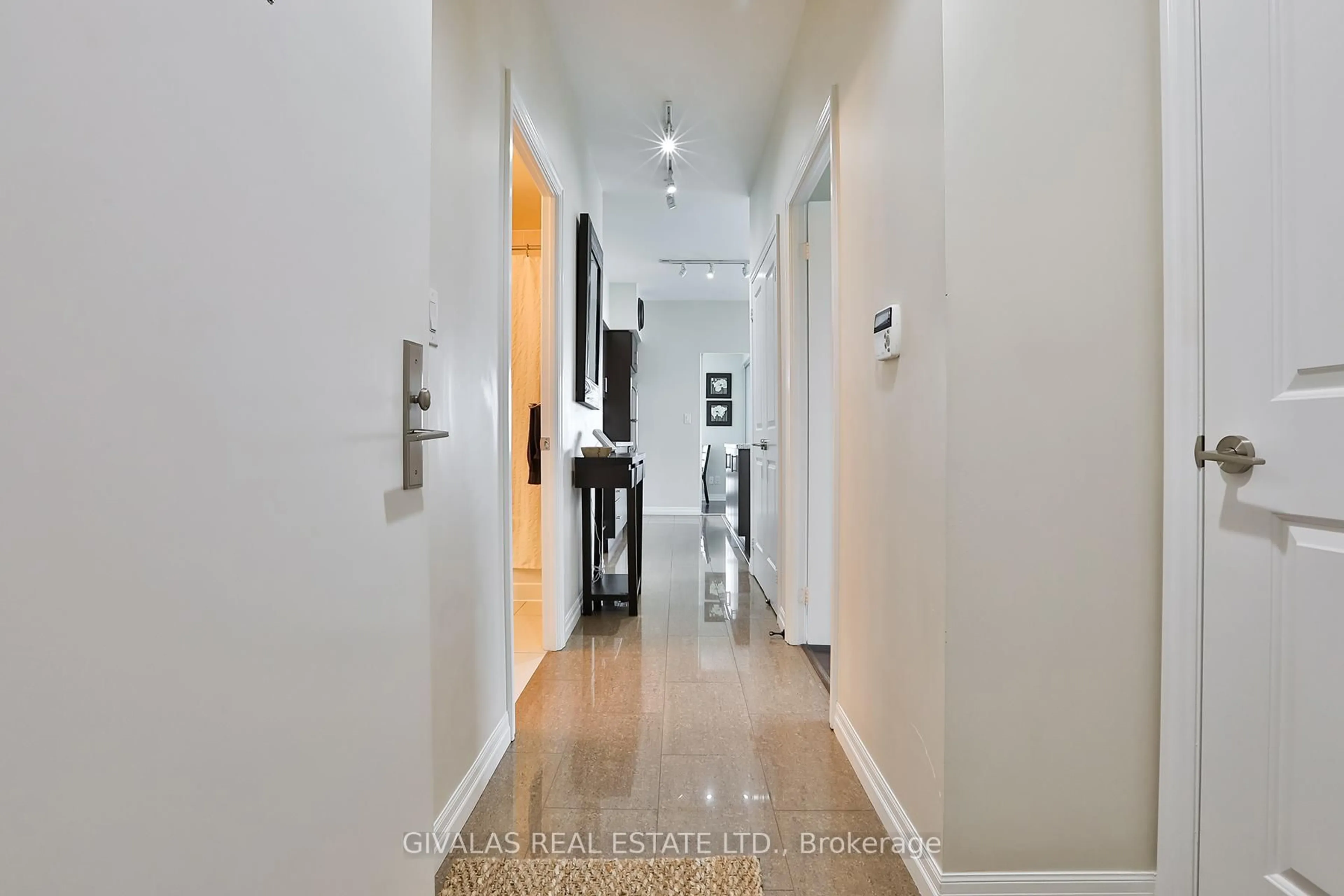 Indoor foyer for 30 Herons Hill Way #2110, Toronto Ontario M2J 0A7