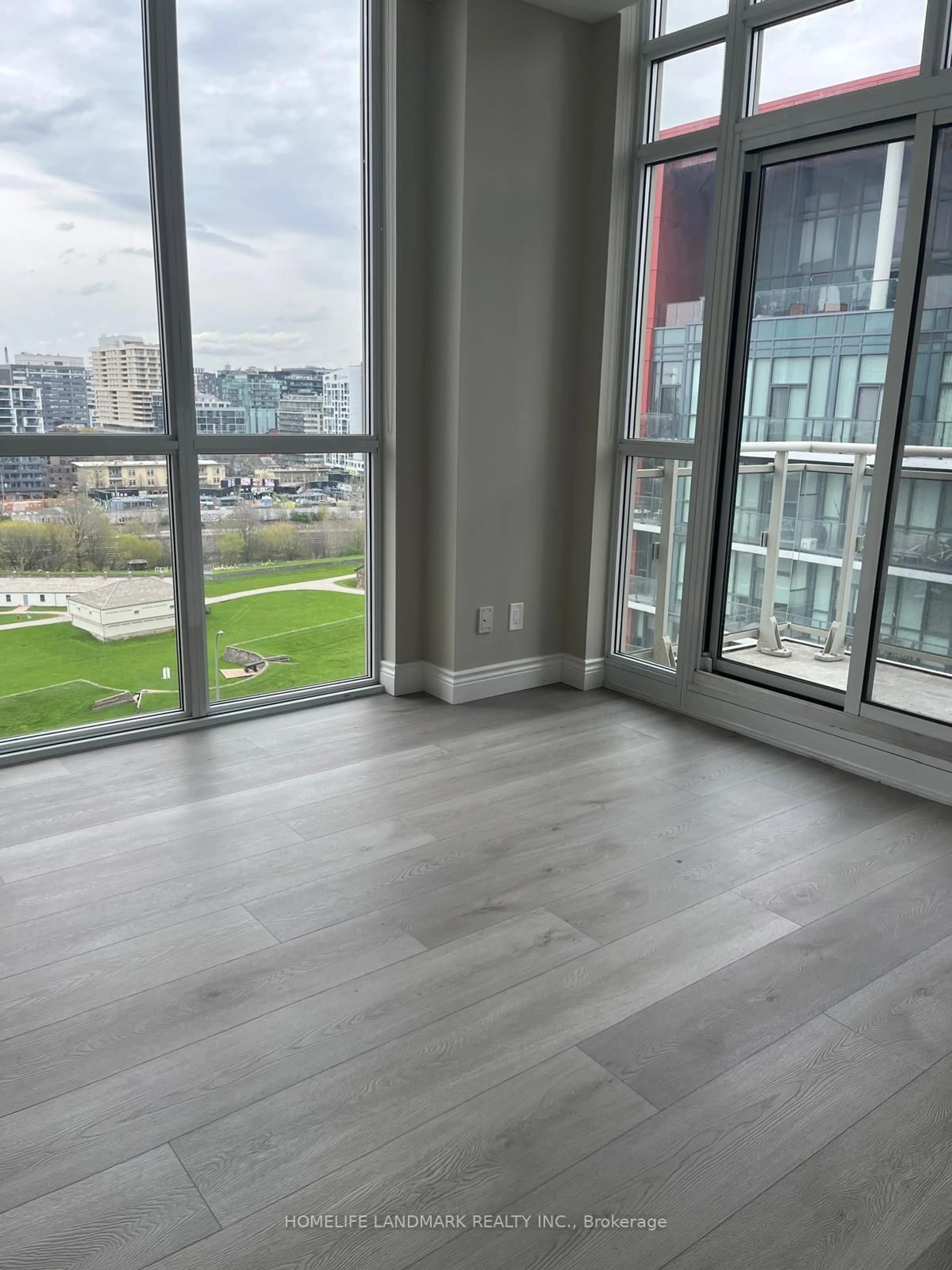 A pic of a room for 38 Grand Magazine St #PH28, Toronto Ontario M5V 0E8