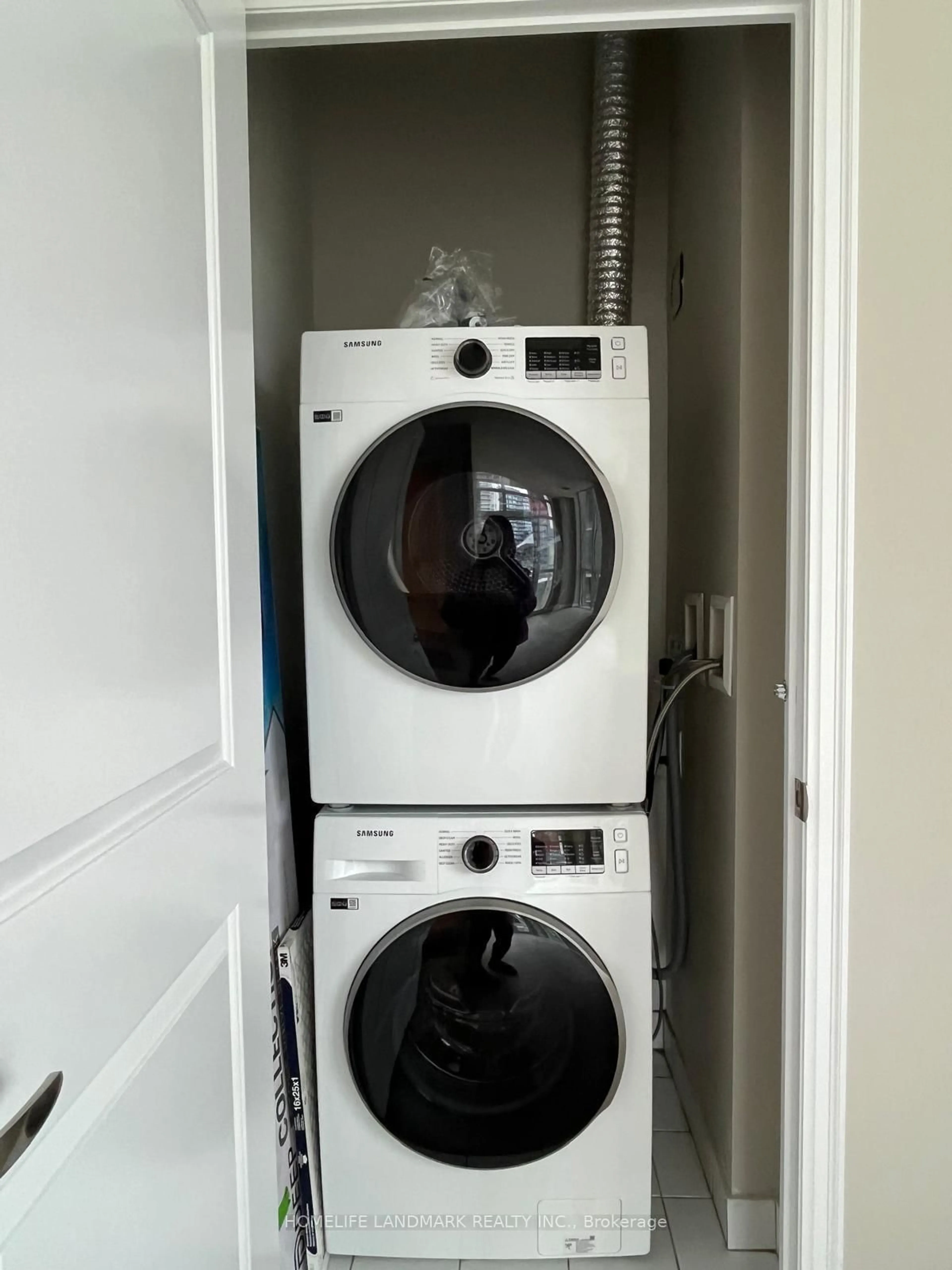 Laundry room for 38 Grand Magazine St #PH28, Toronto Ontario M5V 0E8