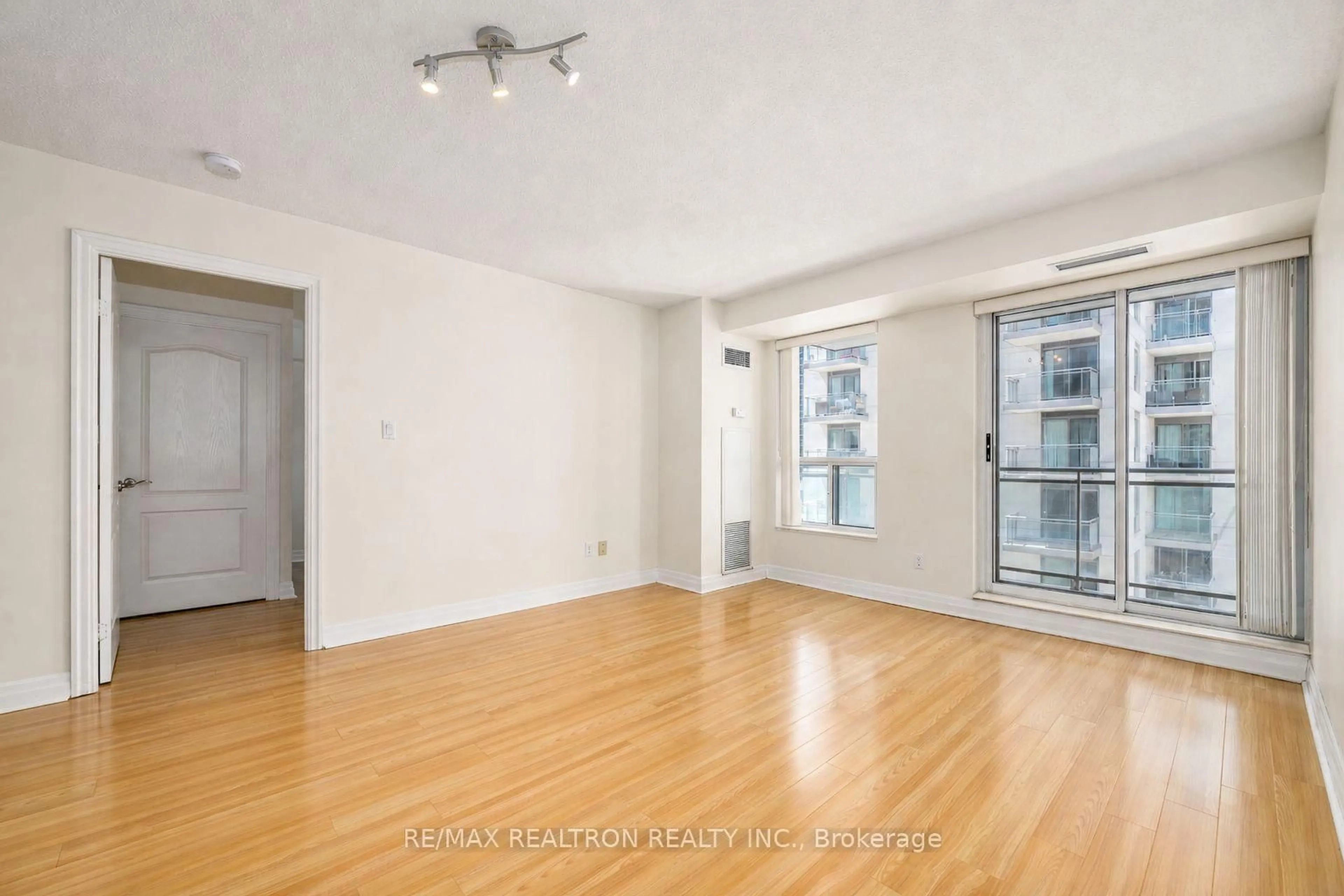 A pic of a room for 188 Doris Ave #803, Toronto Ontario M2N 6Z5
