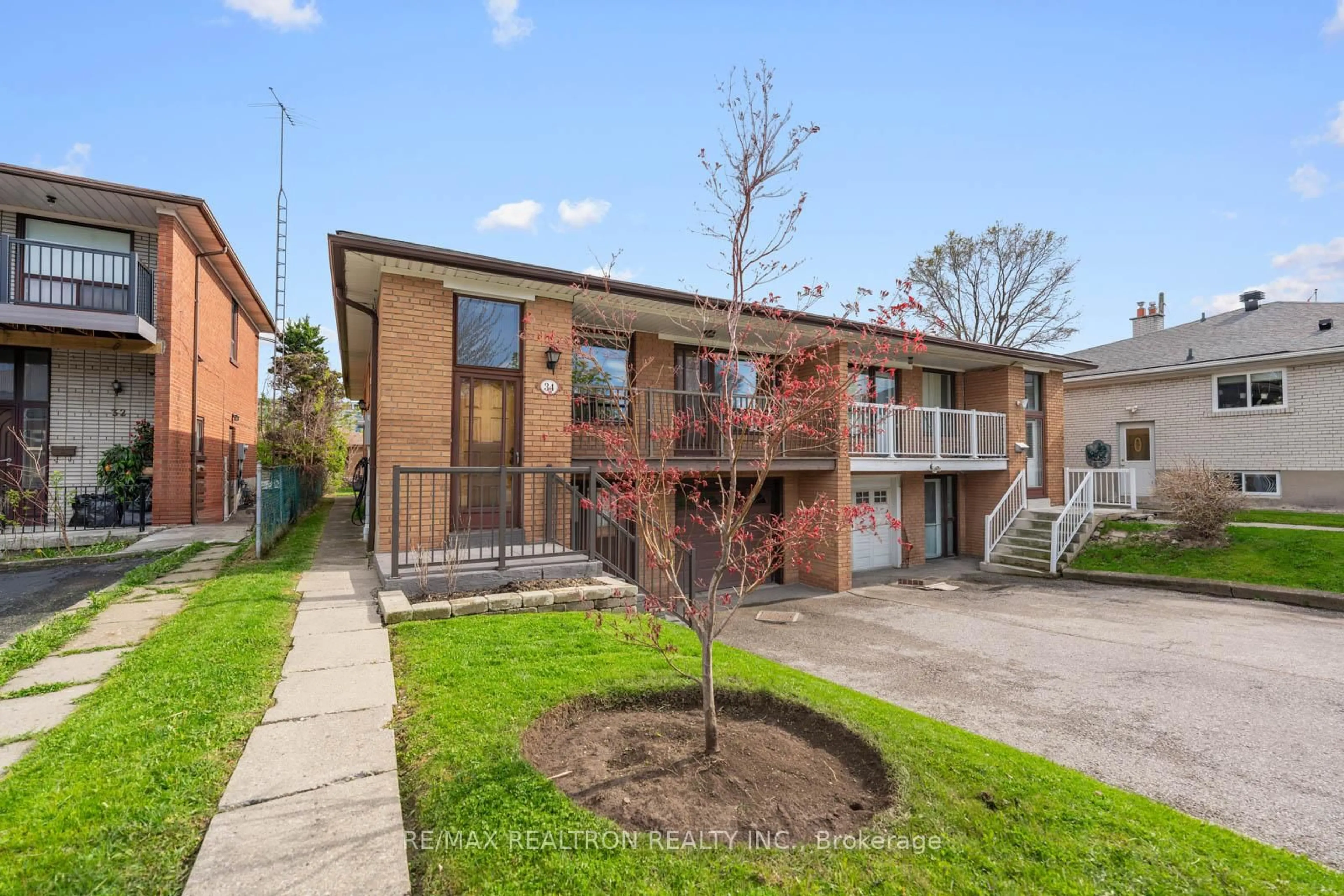 Unknown for 34 Tillplain Rd, Toronto Ontario M3H 5R2