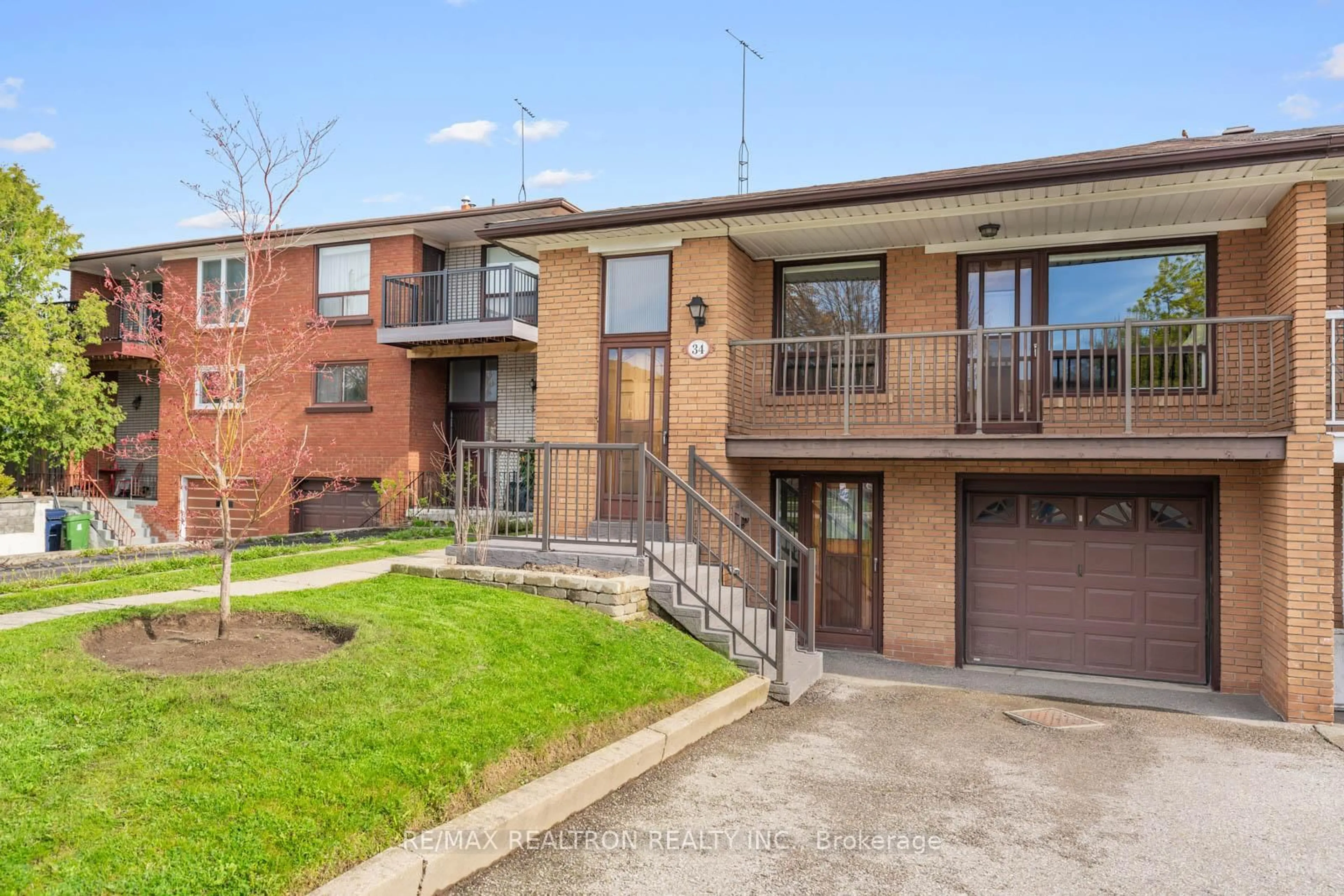 Unknown for 34 Tillplain Rd, Toronto Ontario M3H 5R2