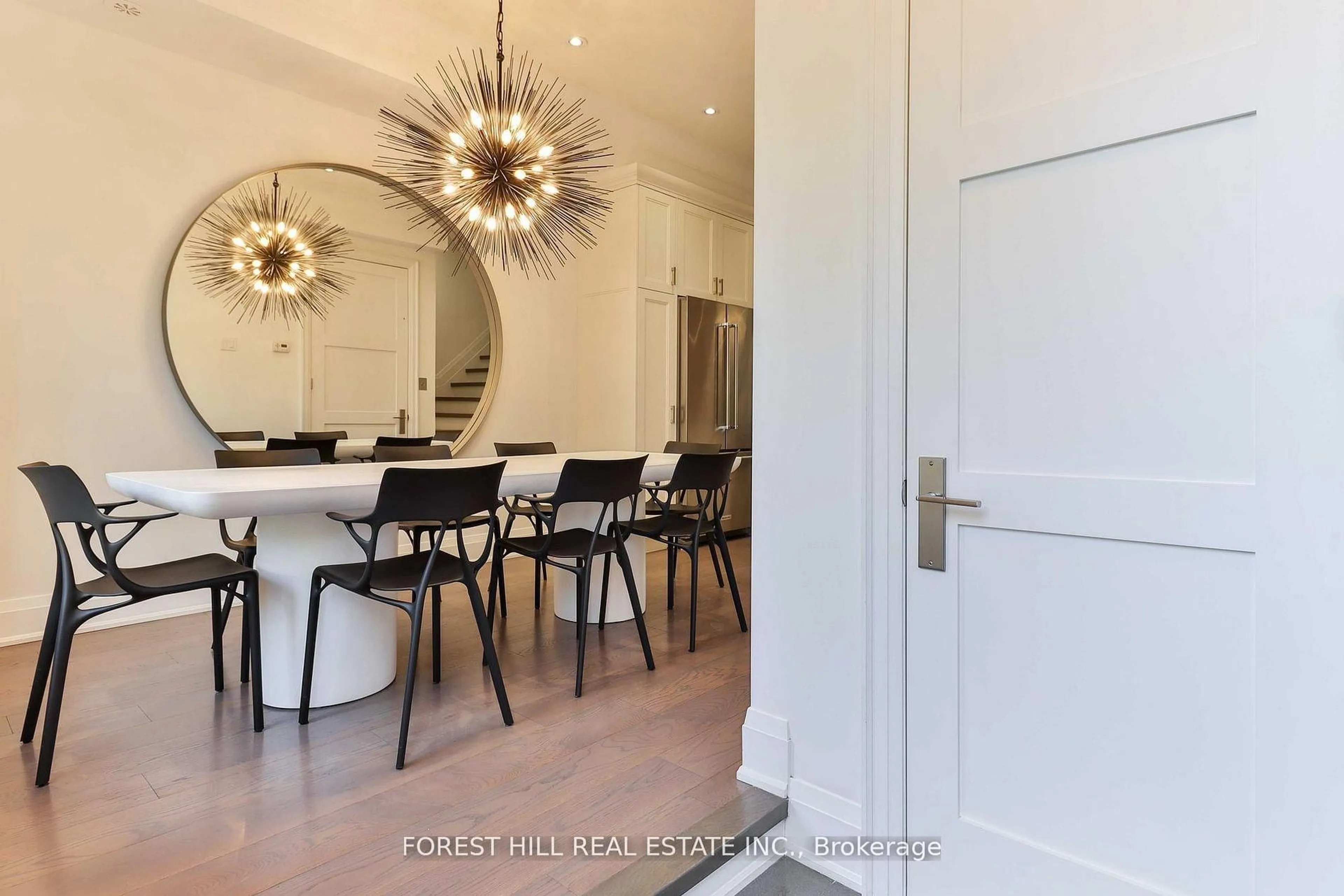 Dining room, ceramic/tile floor for 51B Burnaby Blvd, Toronto Ontario M5N 1G3