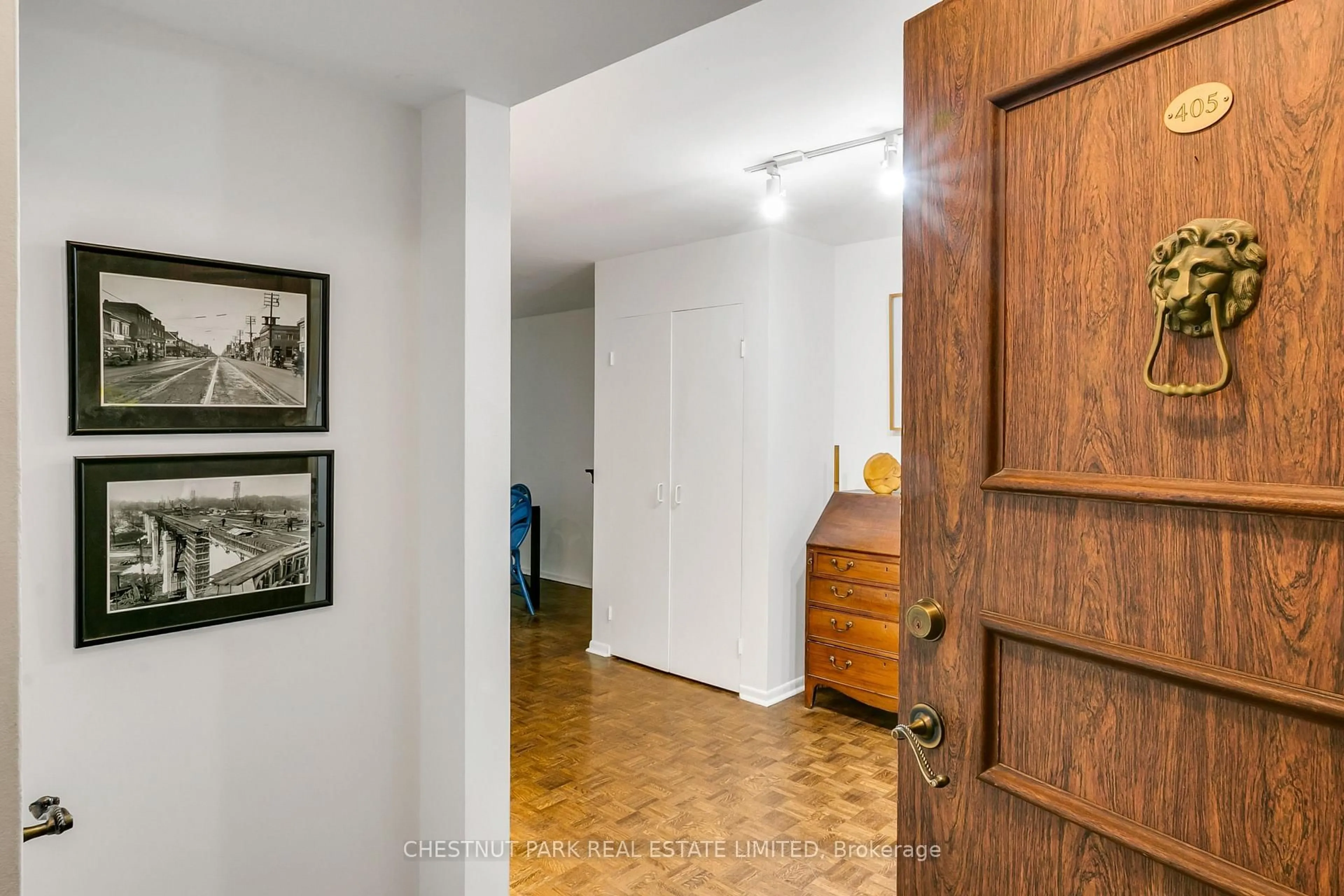 Indoor foyer for 70 Montclair Ave #405, Toronto Ontario M5P 1P7