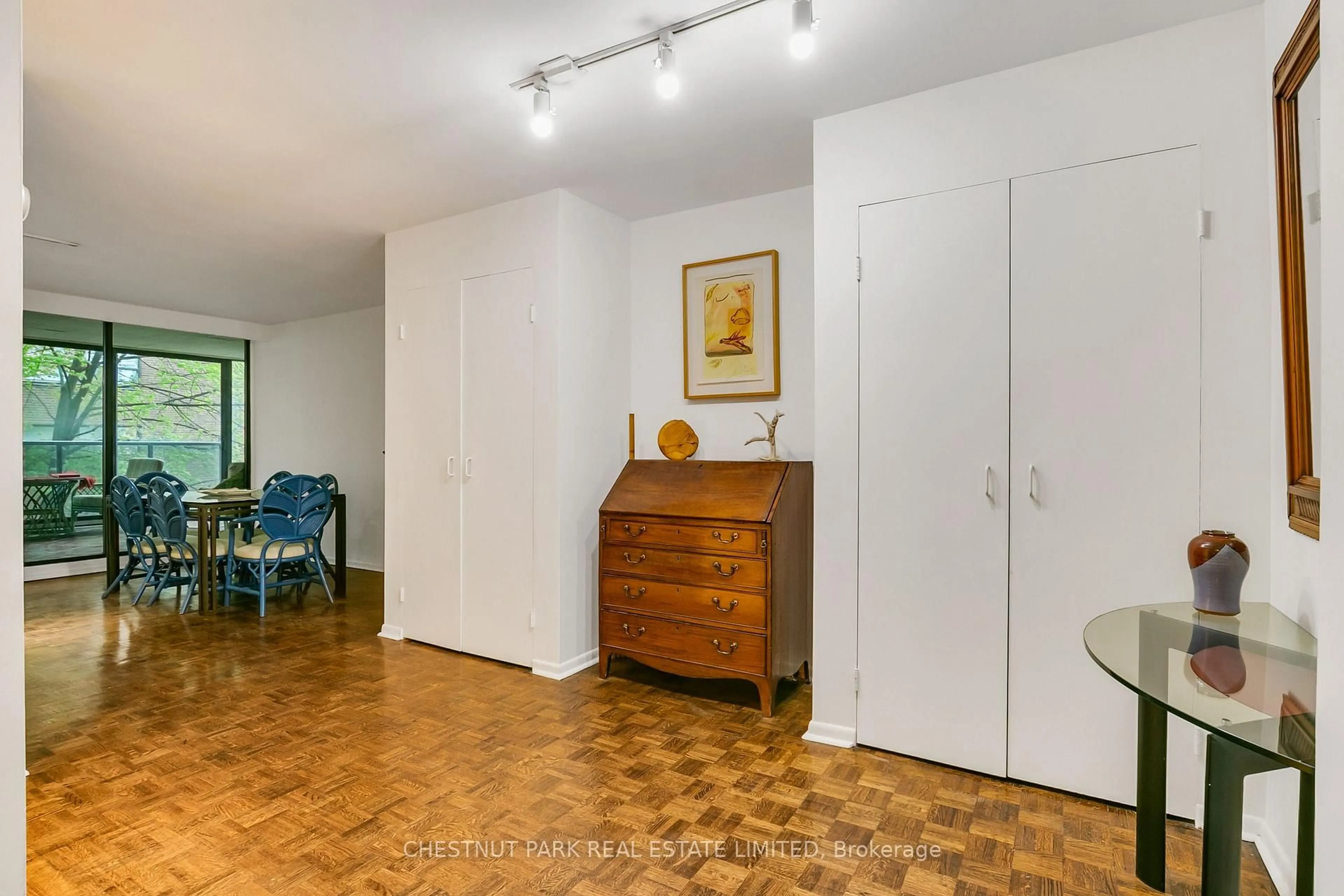 Indoor foyer for 70 Montclair Ave #405, Toronto Ontario M5P 1P7