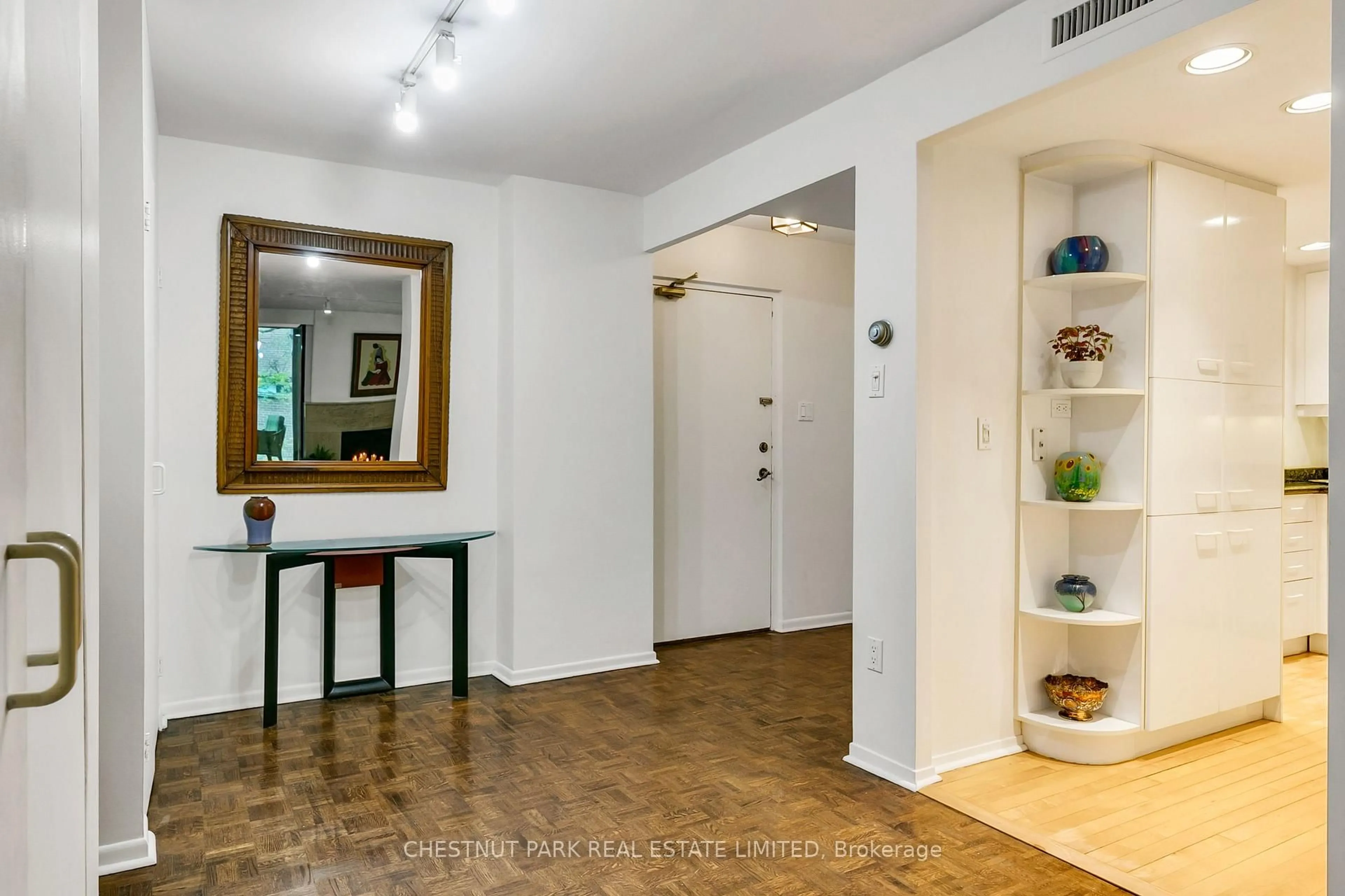 Indoor entryway for 70 Montclair Ave #405, Toronto Ontario M5P 1P7