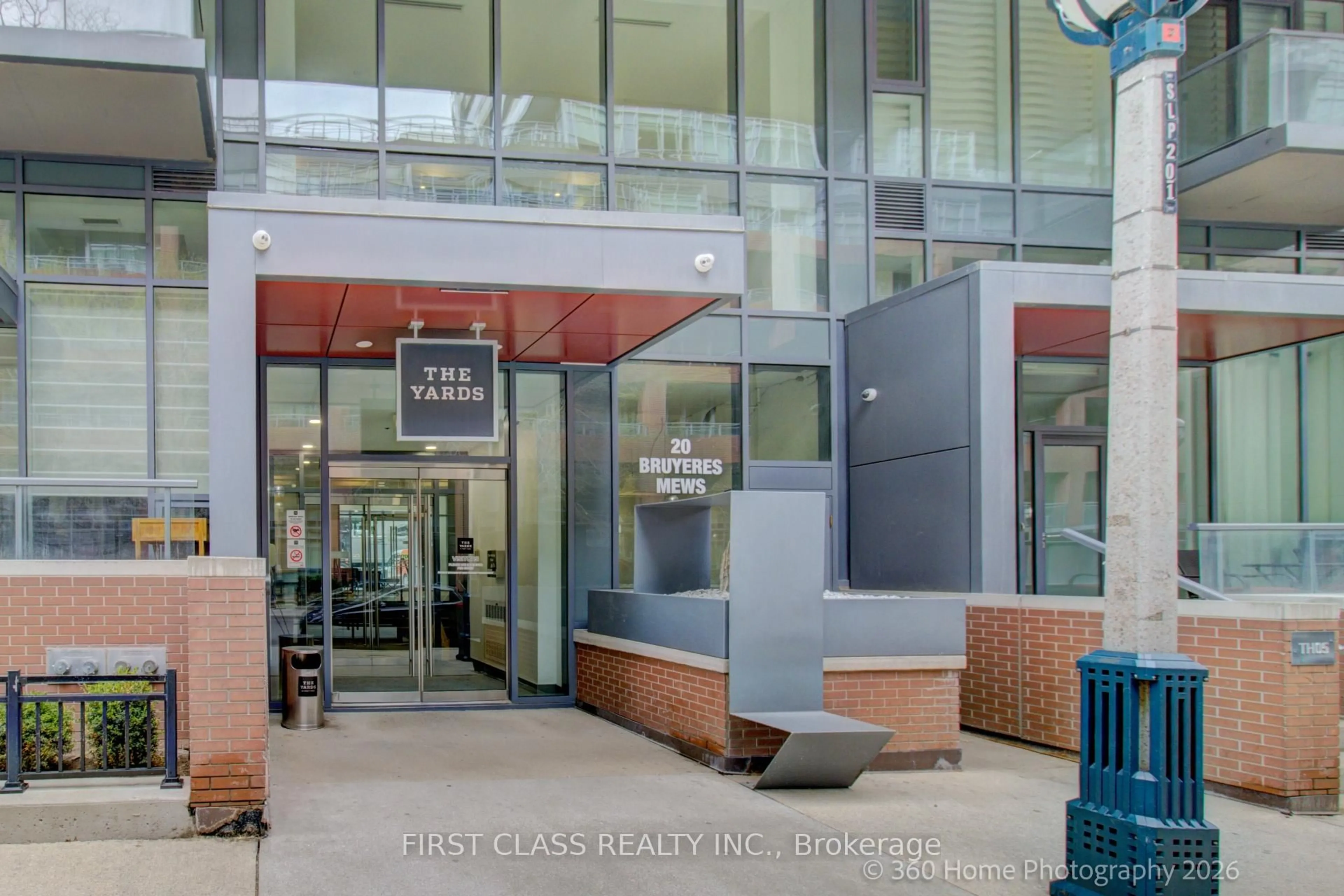 Indoor foyer for 20 Bruyeres Mews #1610, Toronto Ontario M5V 0G8