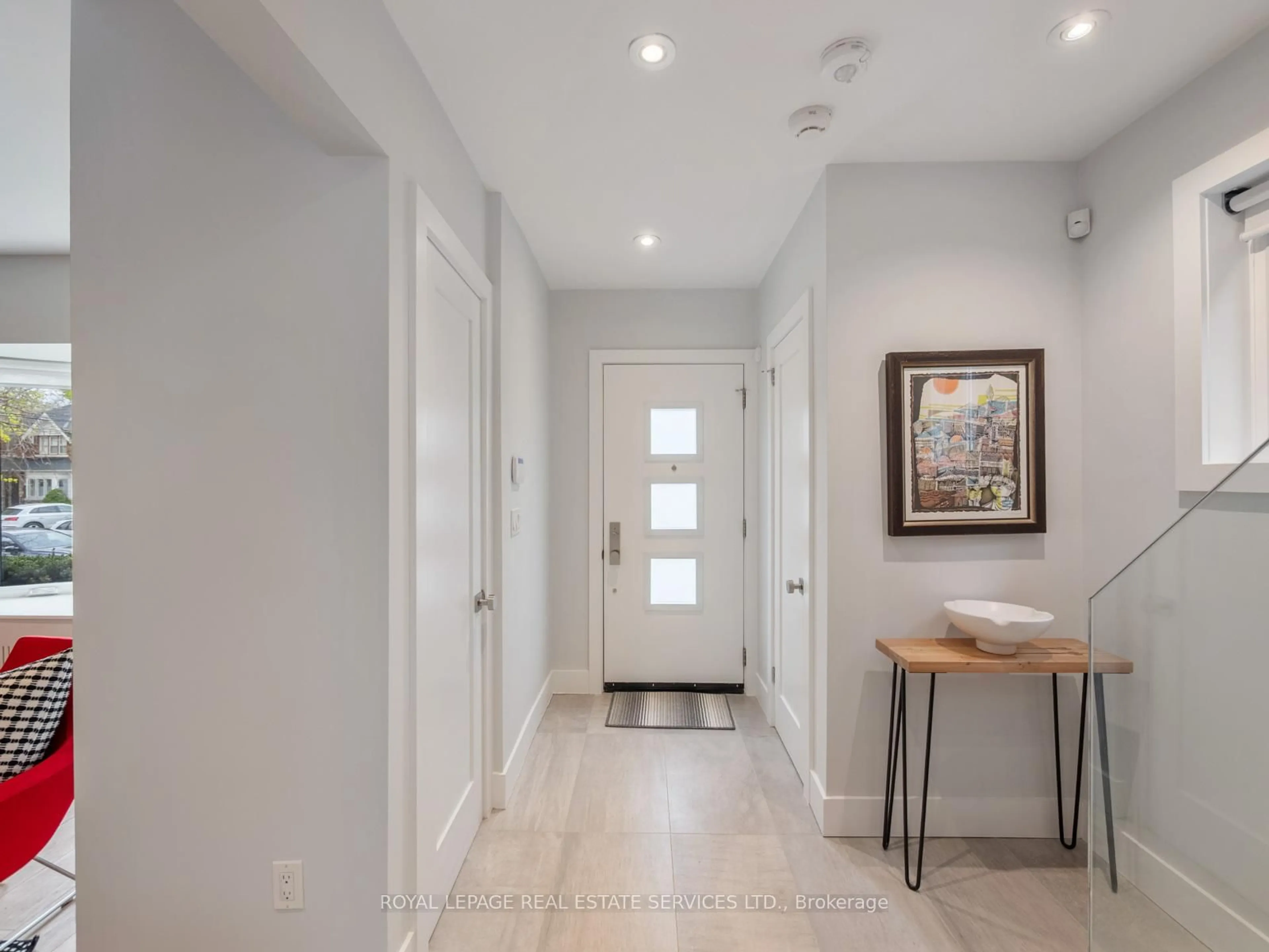 Indoor entryway for 185 Glen Cedar Rd, Toronto Ontario M6C 3G9