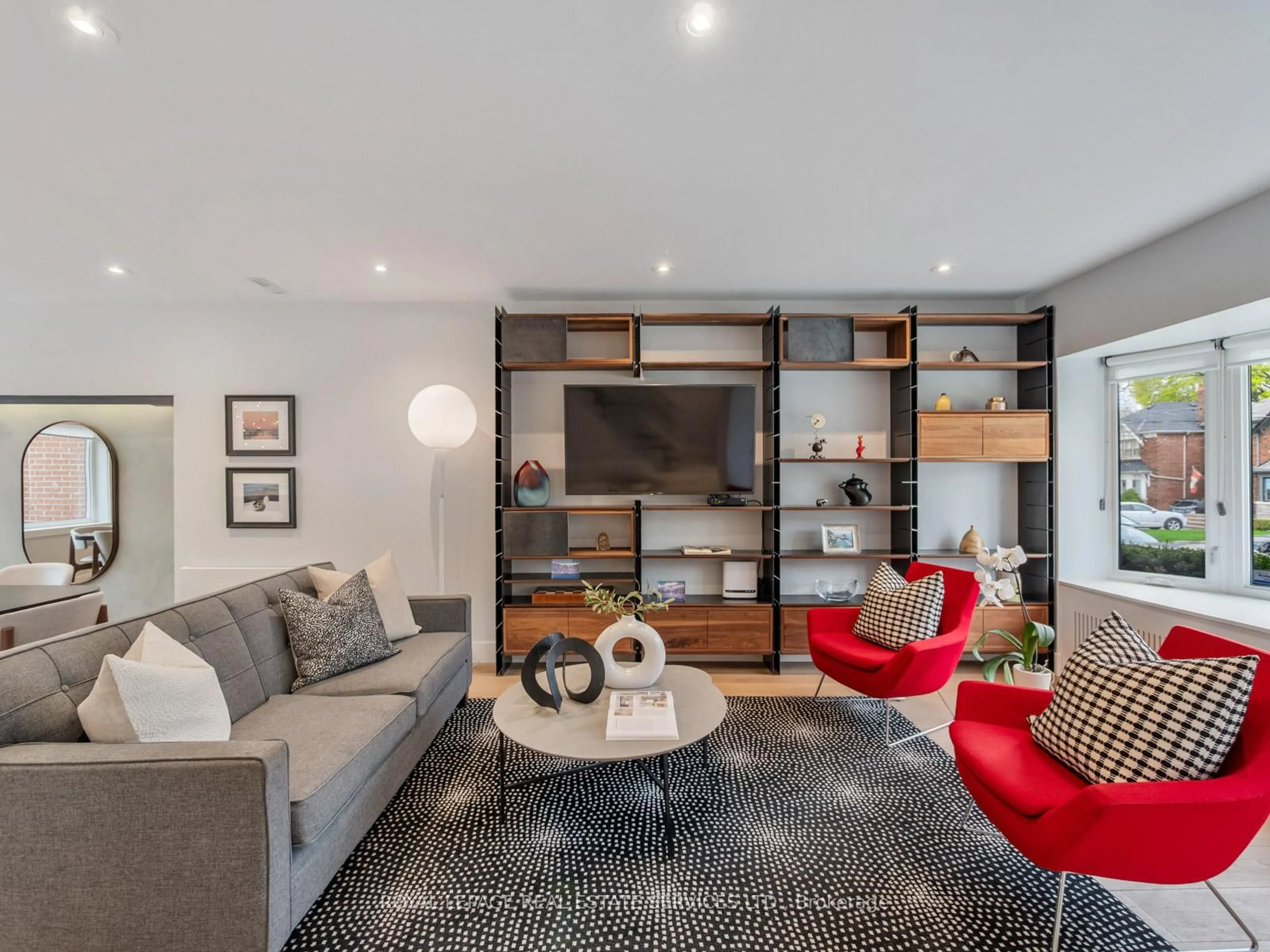 Living room with furniture, unknown for 185 Glen Cedar Rd, Toronto Ontario M6C 3G9