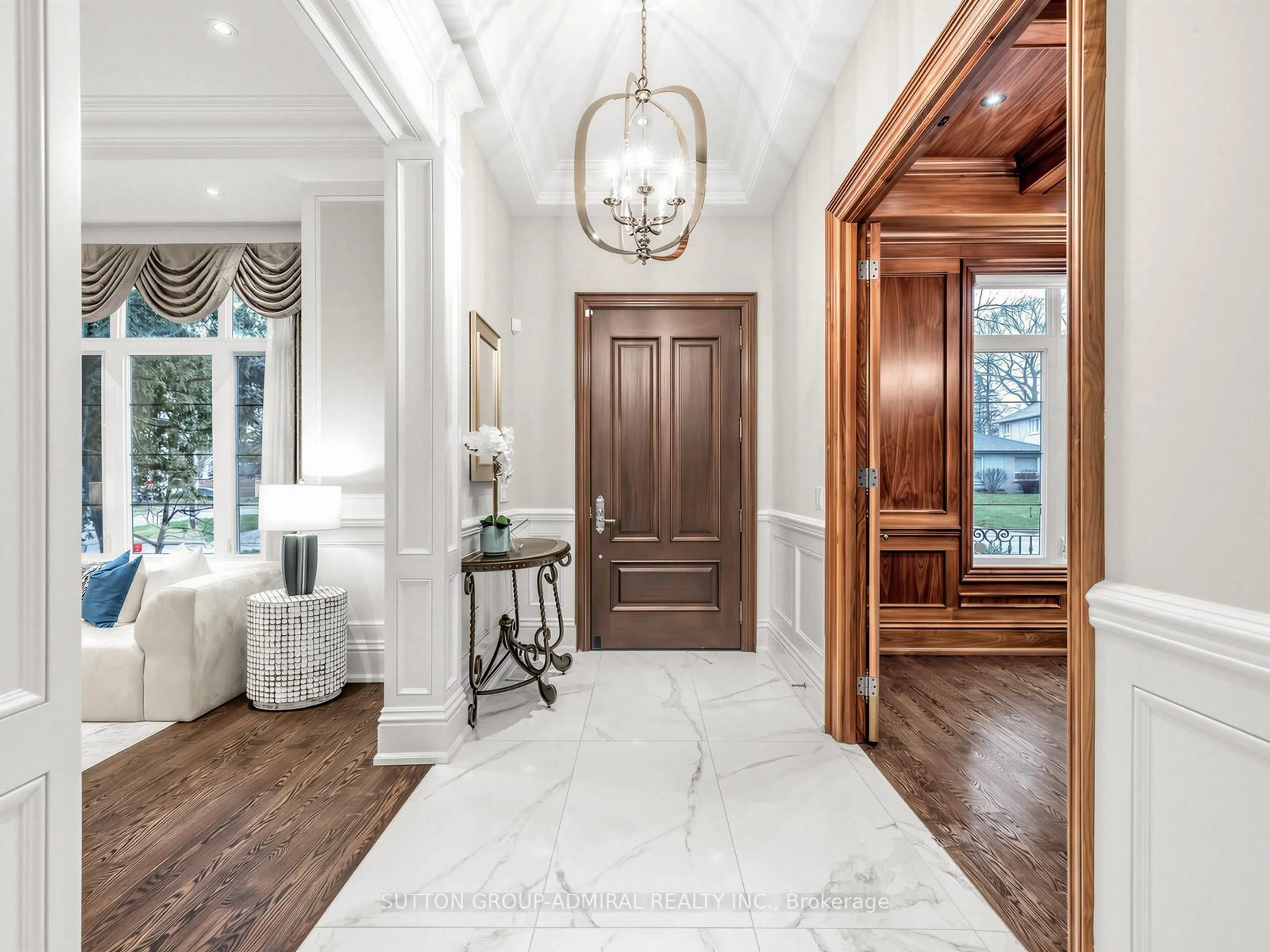 Indoor entryway for 5 Lloydminster Cres, Toronto Ontario M2M 2R9