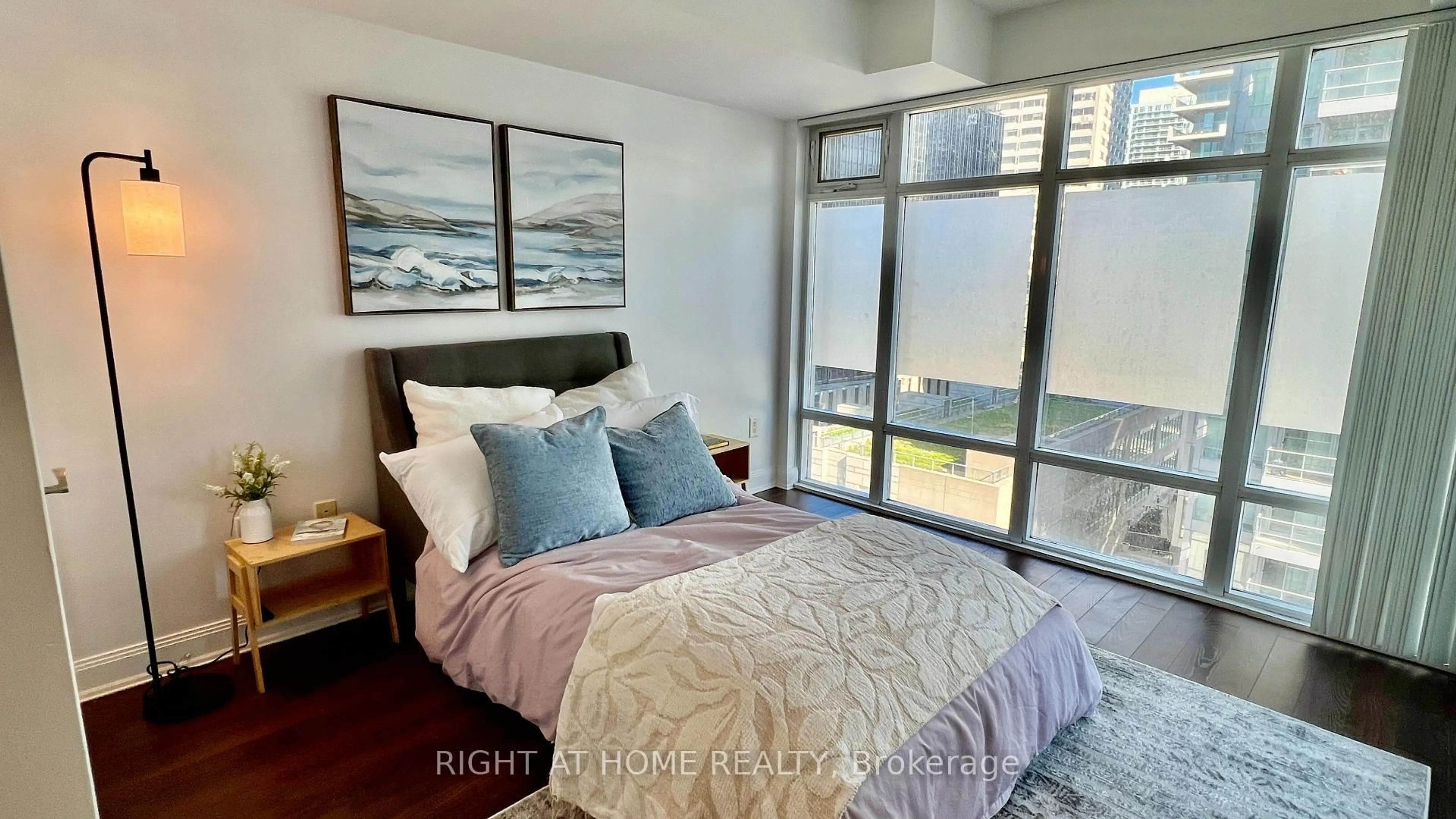 Bedroom with bed, unknown for 2181 Yonge St #1011, Toronto Ontario M4S 3H7