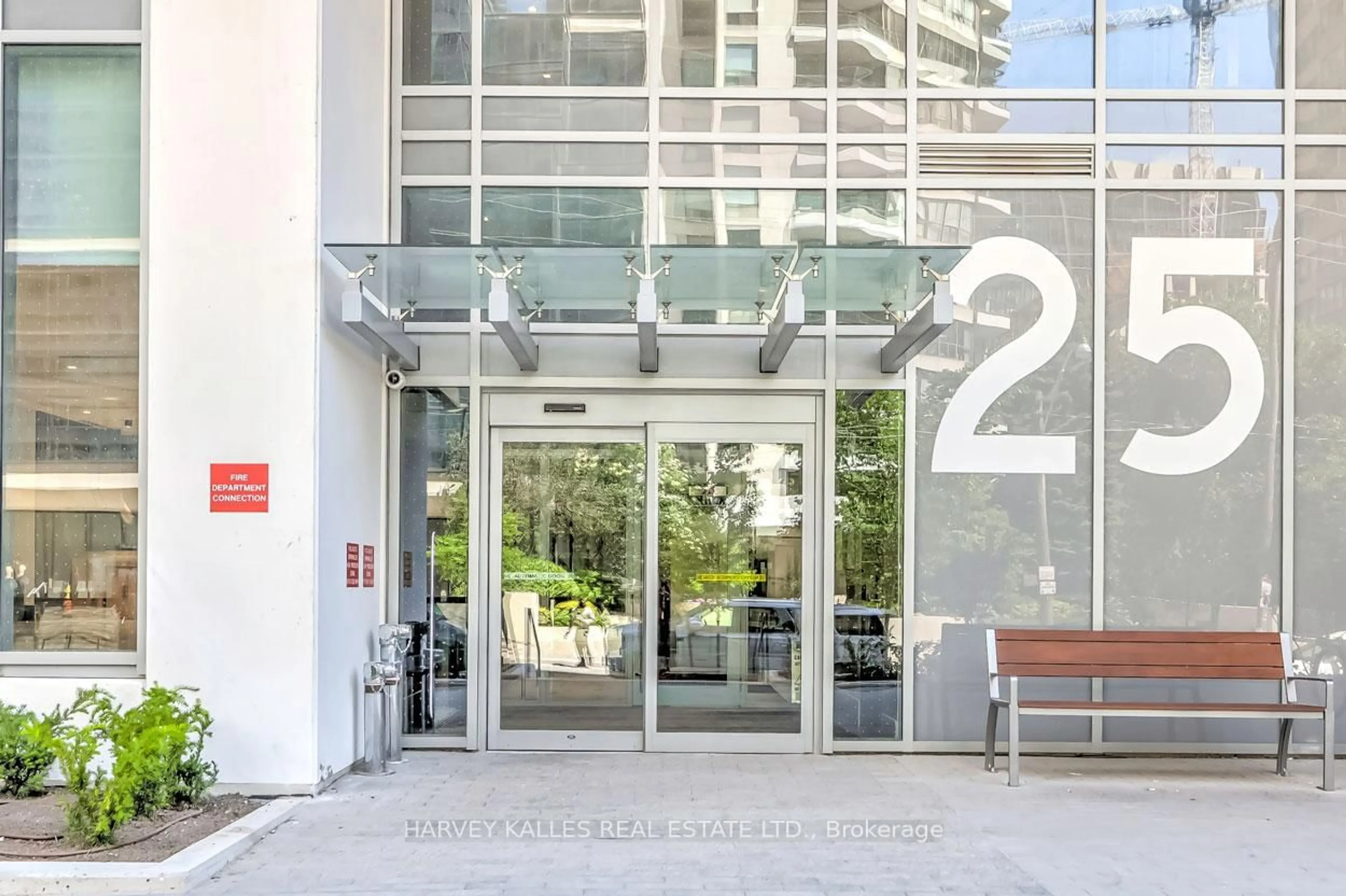 Indoor foyer for 25 Holly St #LPH03, Toronto Ontario M4S 0E4