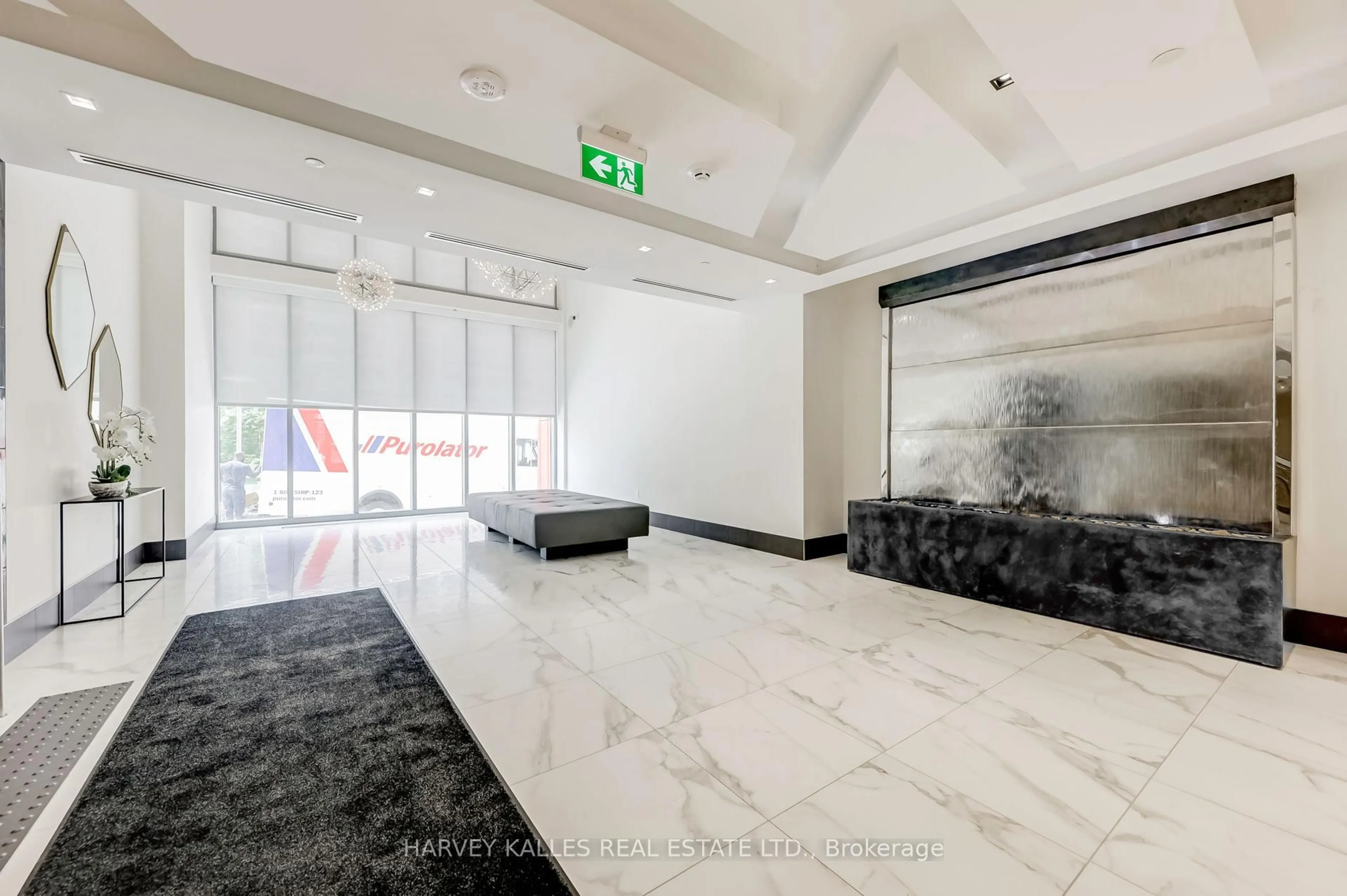 Indoor foyer for 25 Holly St #LPH03, Toronto Ontario M4S 0E4