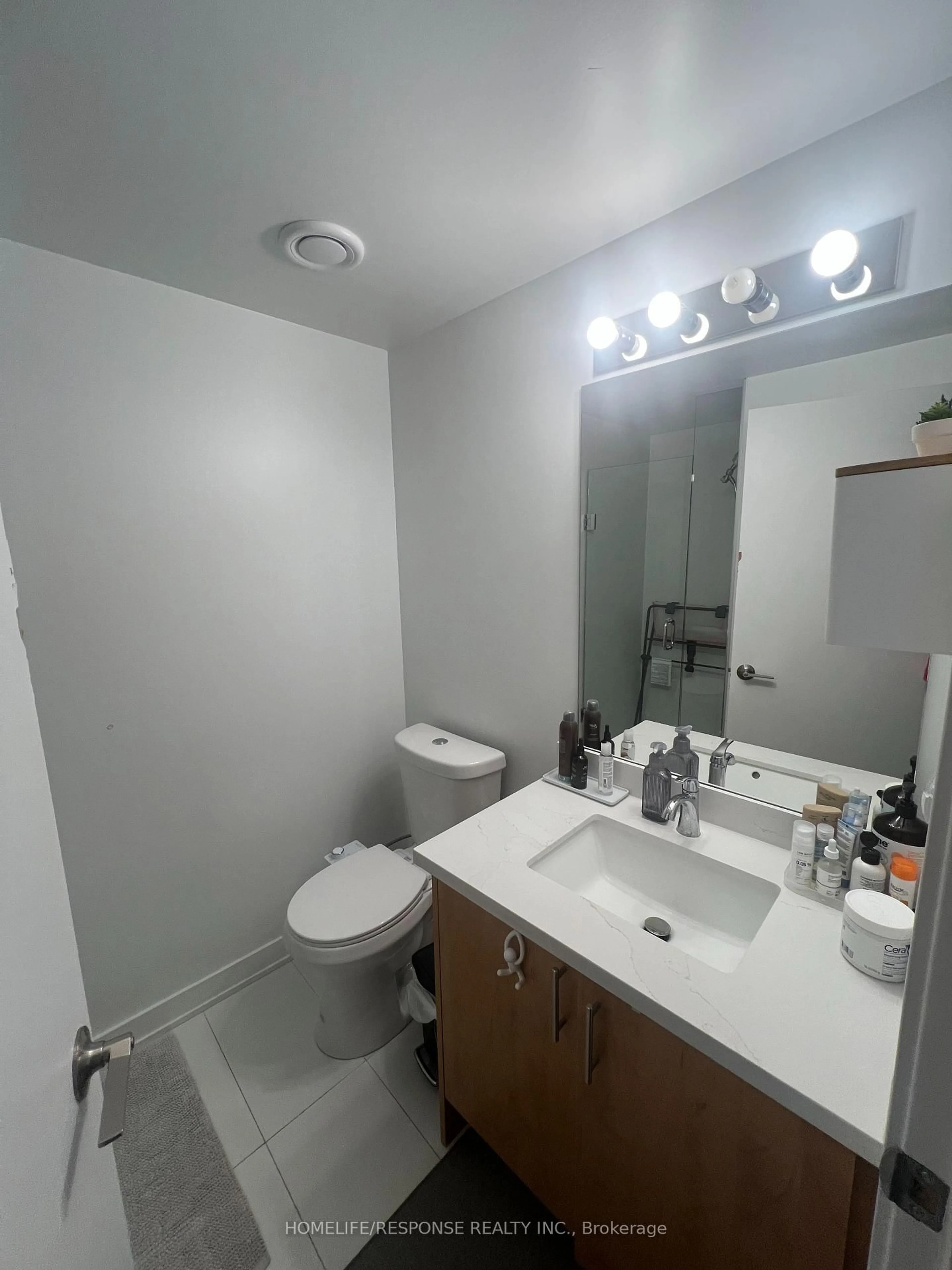 Standard bathroom, floor is not visible for 438 King St #1212, Toronto Ontario M5V 3T9