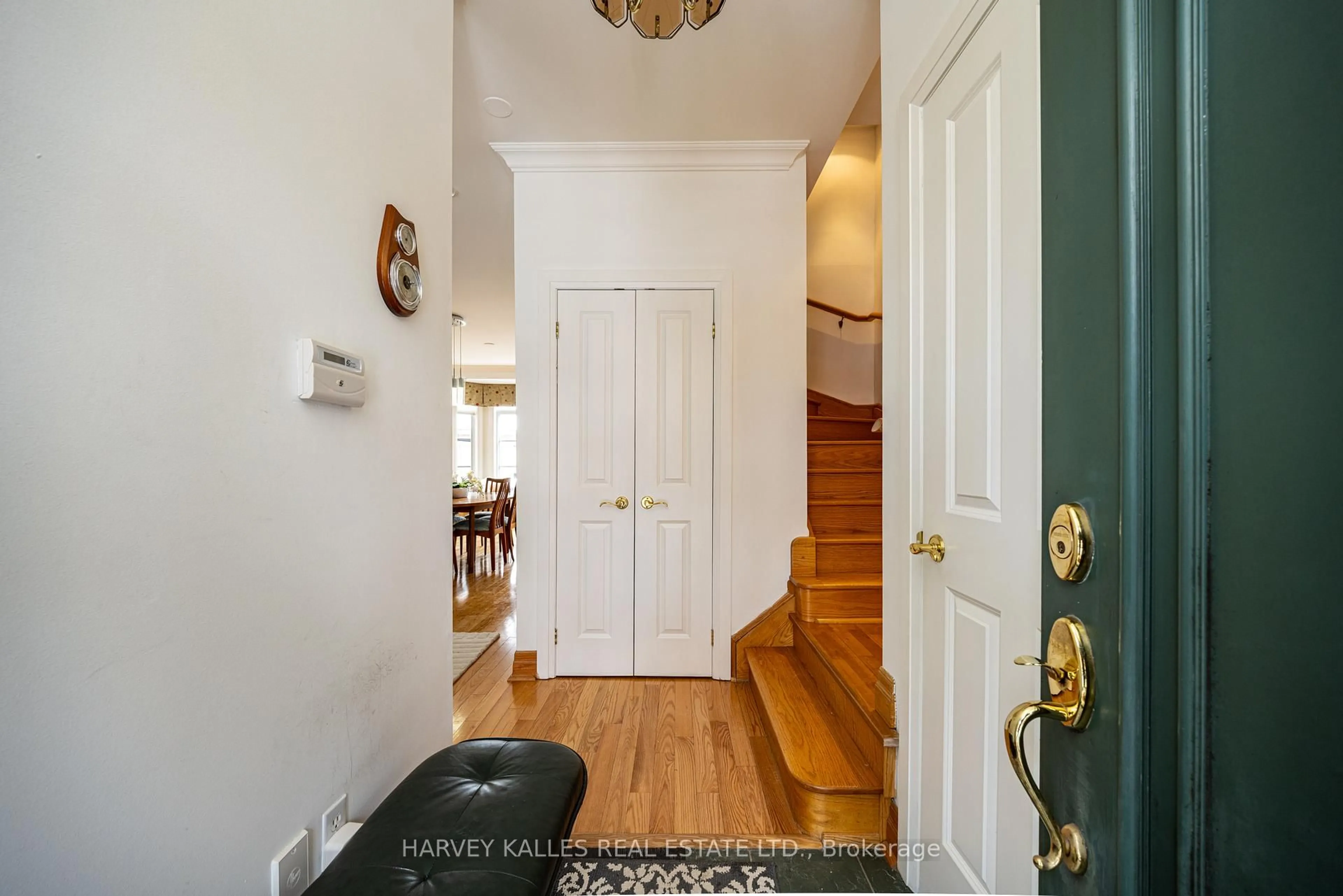 Indoor entryway for 51 Shaftesbury Ave, Toronto Ontario M4T 3B3