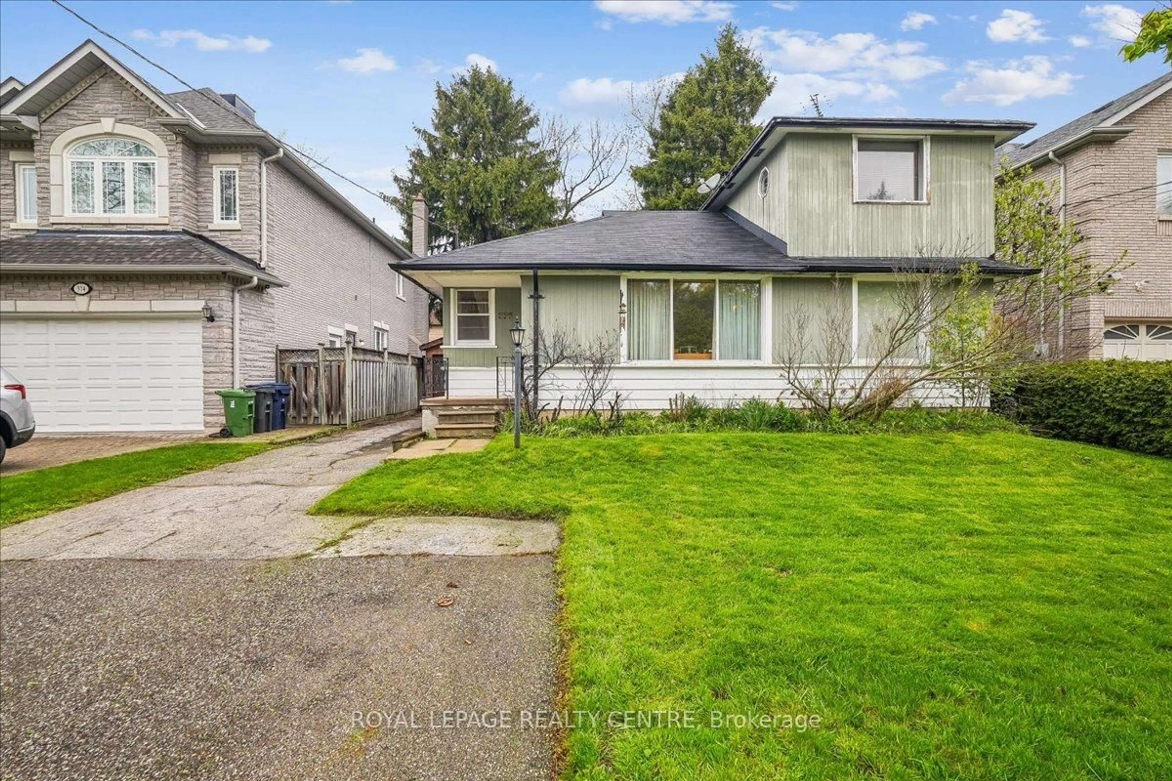 Home with vinyl exterior material, street for 376 Princess Ave, Toronto Ontario M2N 3S8