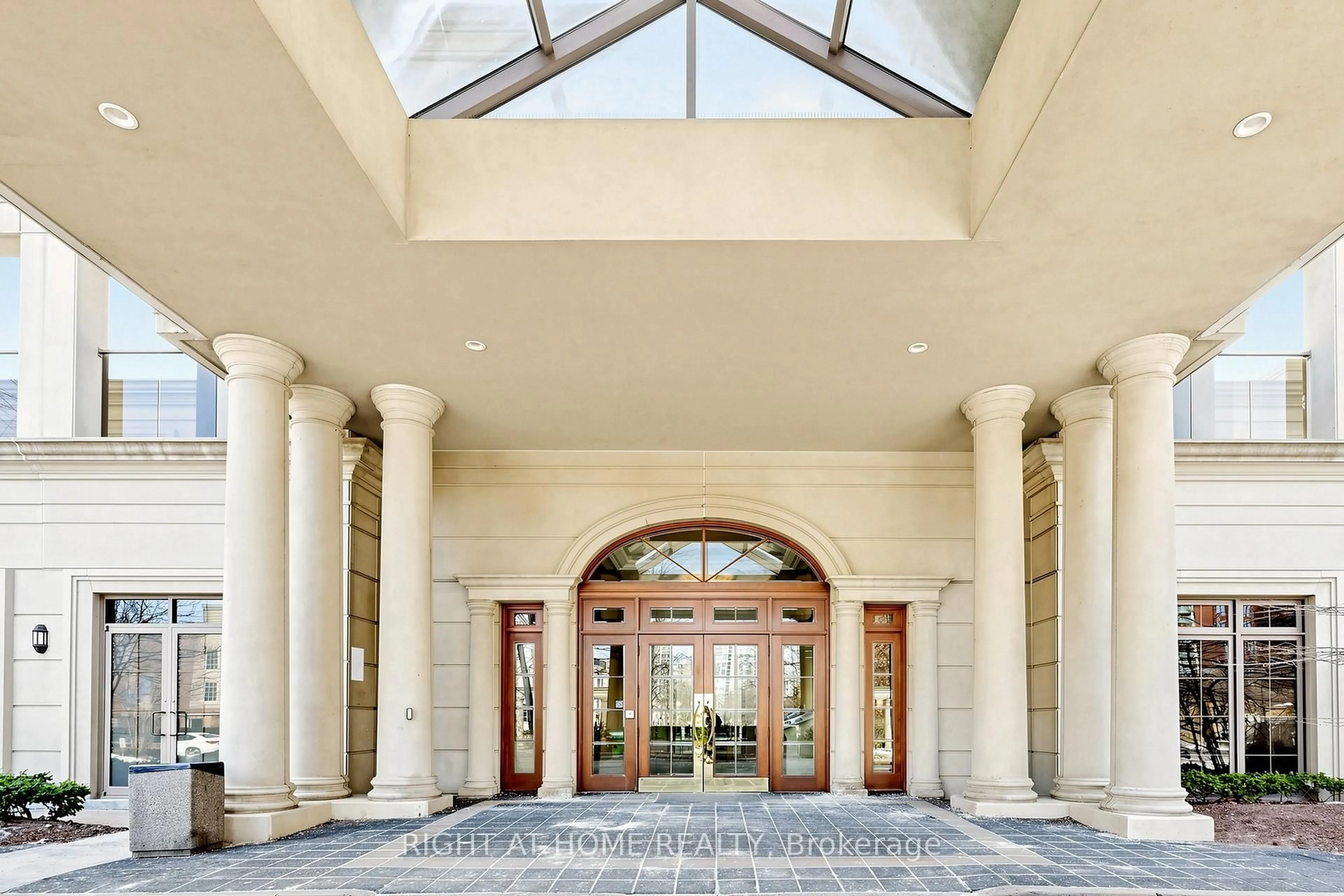 Indoor foyer for 78 Harrison Garden Blvd #512, Toronto Ontario M2N 7E2