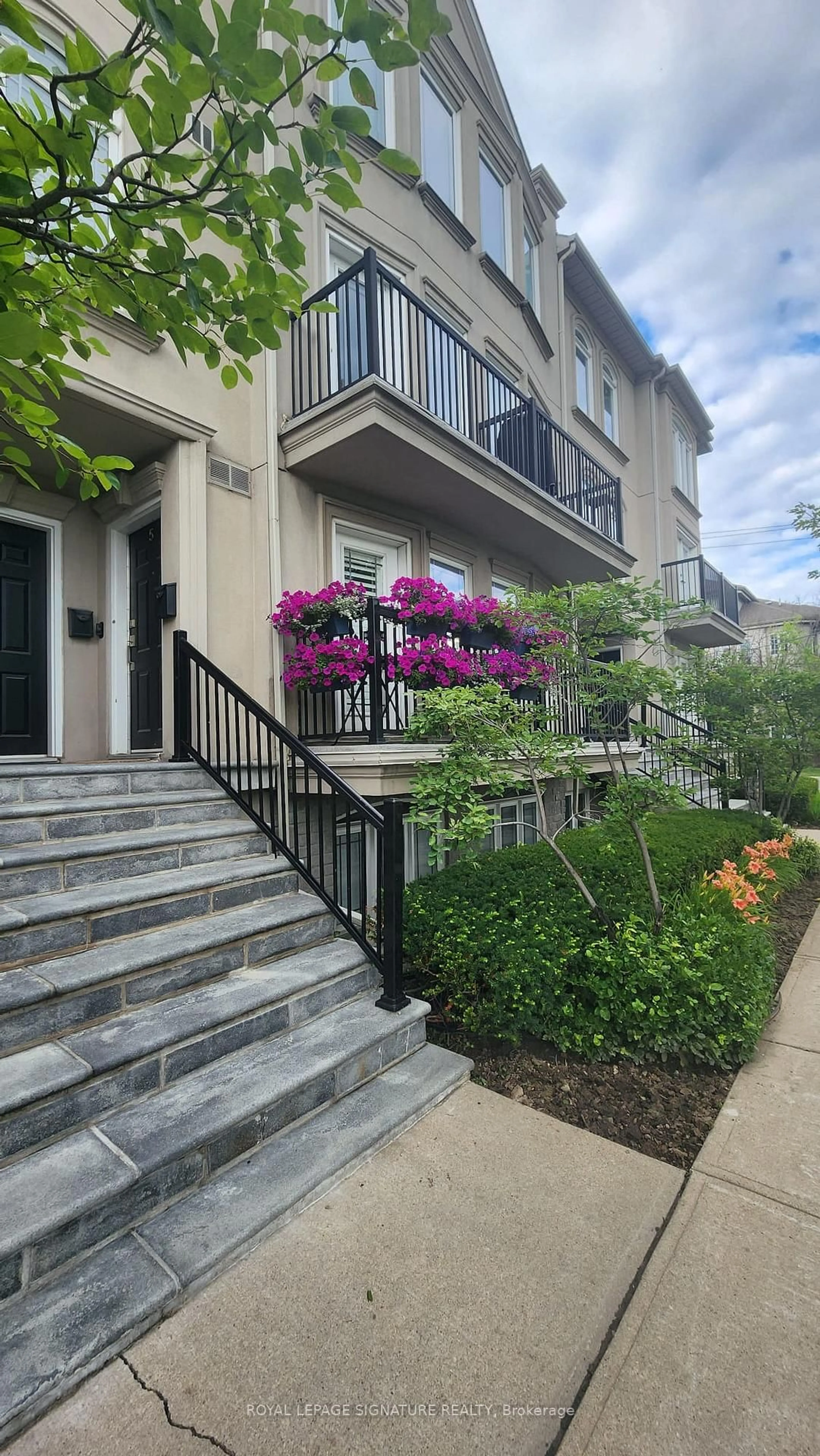Unknown for 118 Finch Ave #Th 5, Toronto Ontario M2N 7G2
