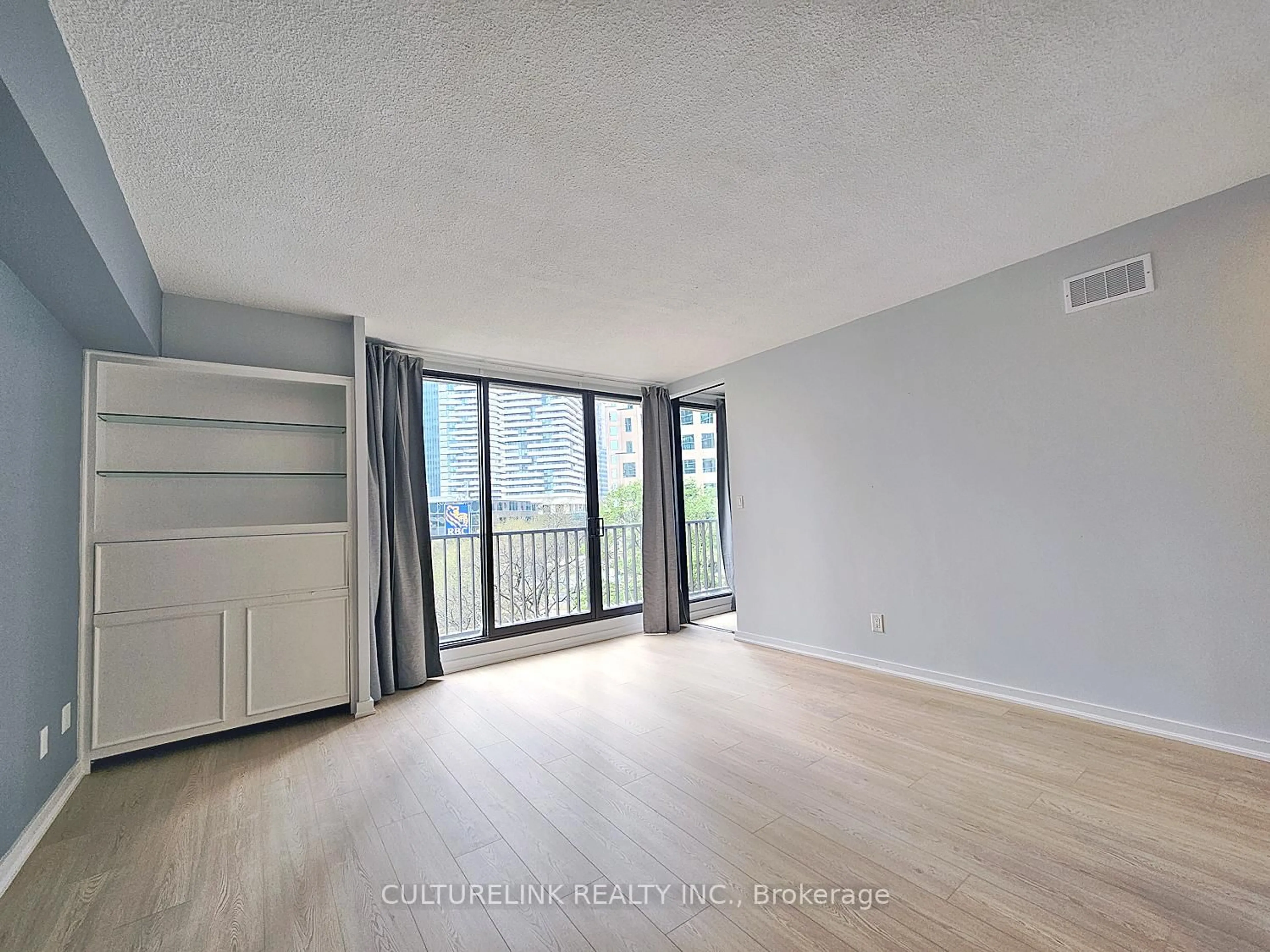 A pic of a room for 33 Harbour Sq #1019, Toronto Ontario M5J 2G2
