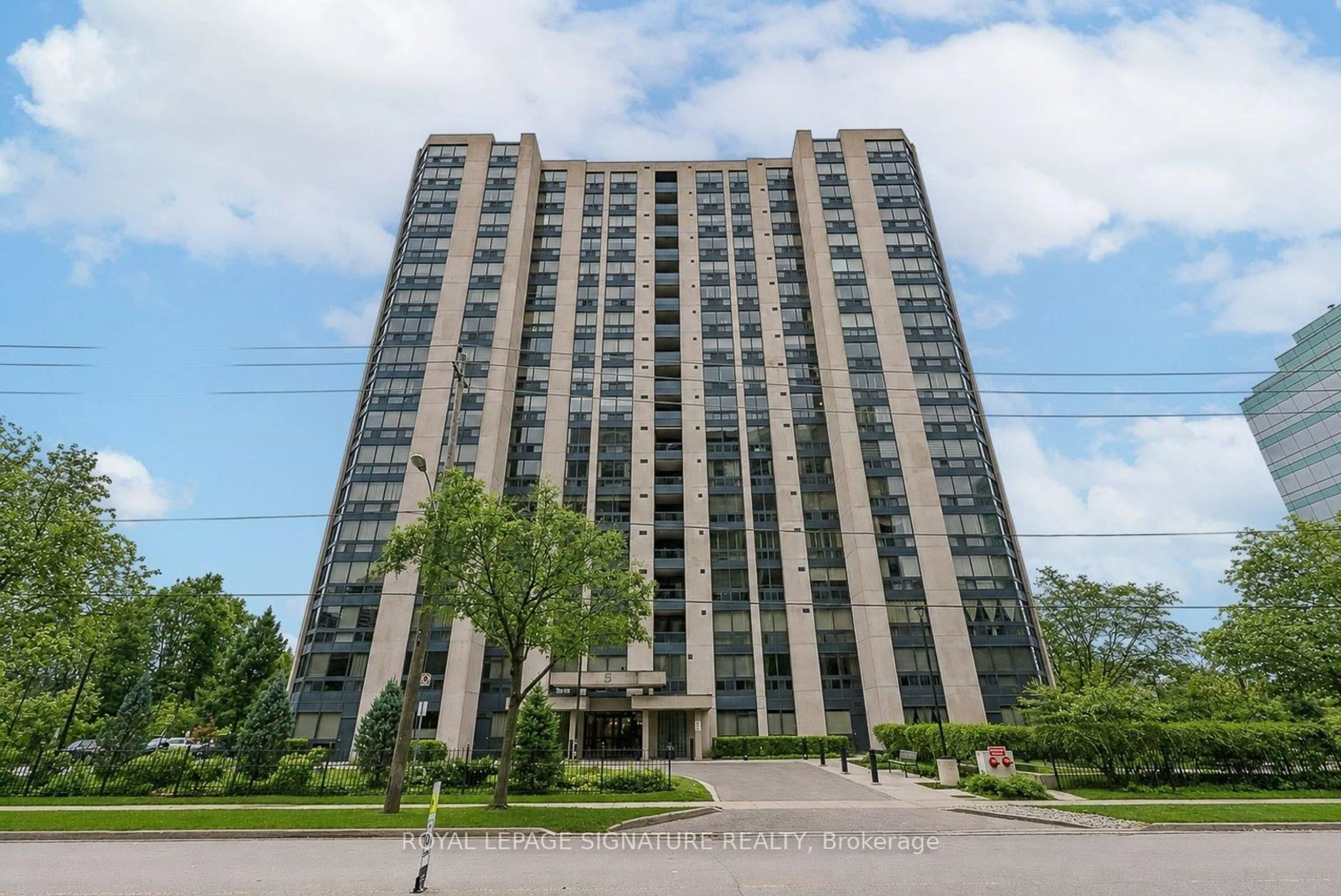 Indoor foyer for 5 Kenneth Ave #205, Toronto Ontario M2N 6M7