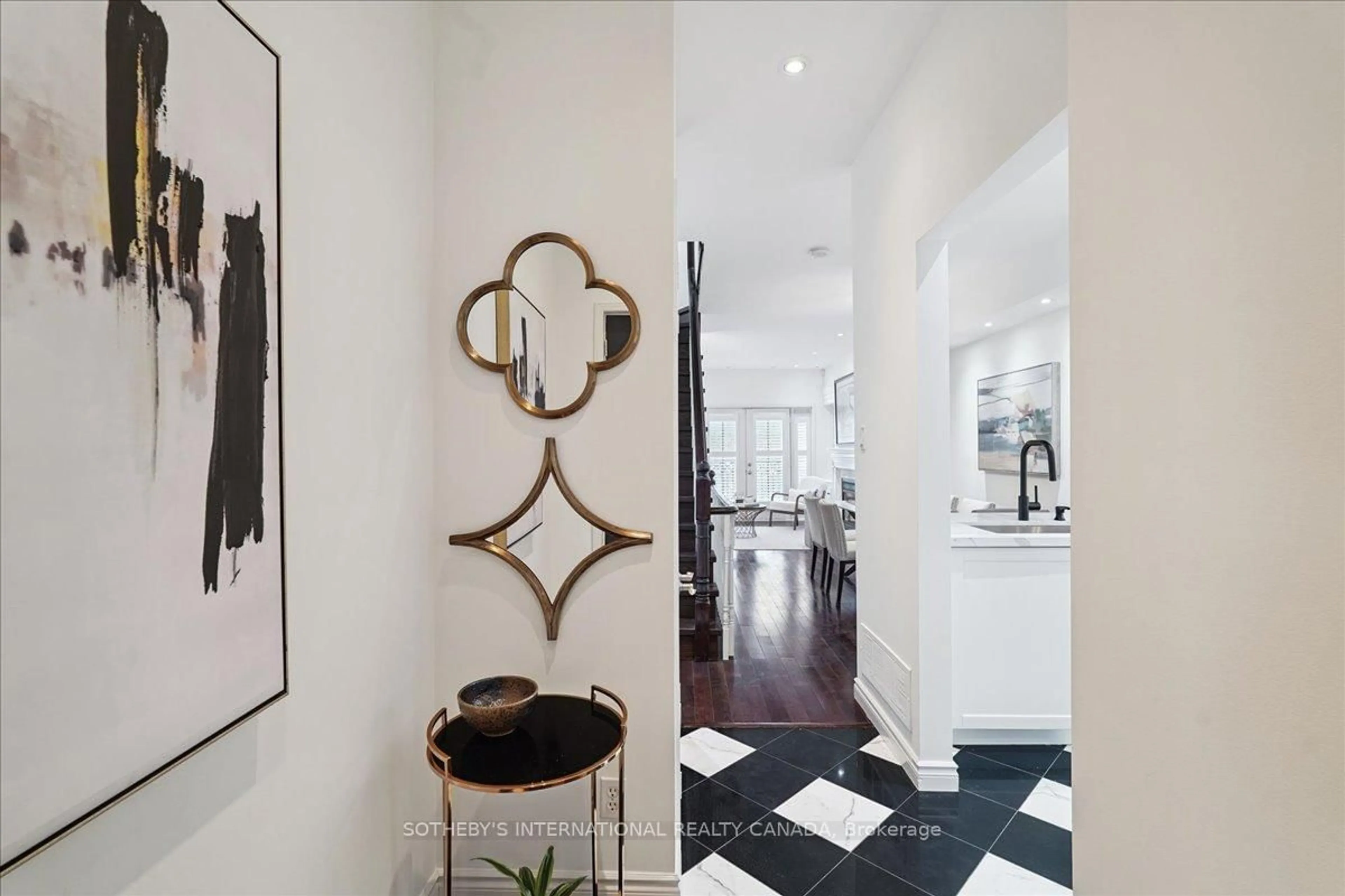 Indoor entryway for 1 Baxter St #2, Toronto Ontario M4W 3W1
