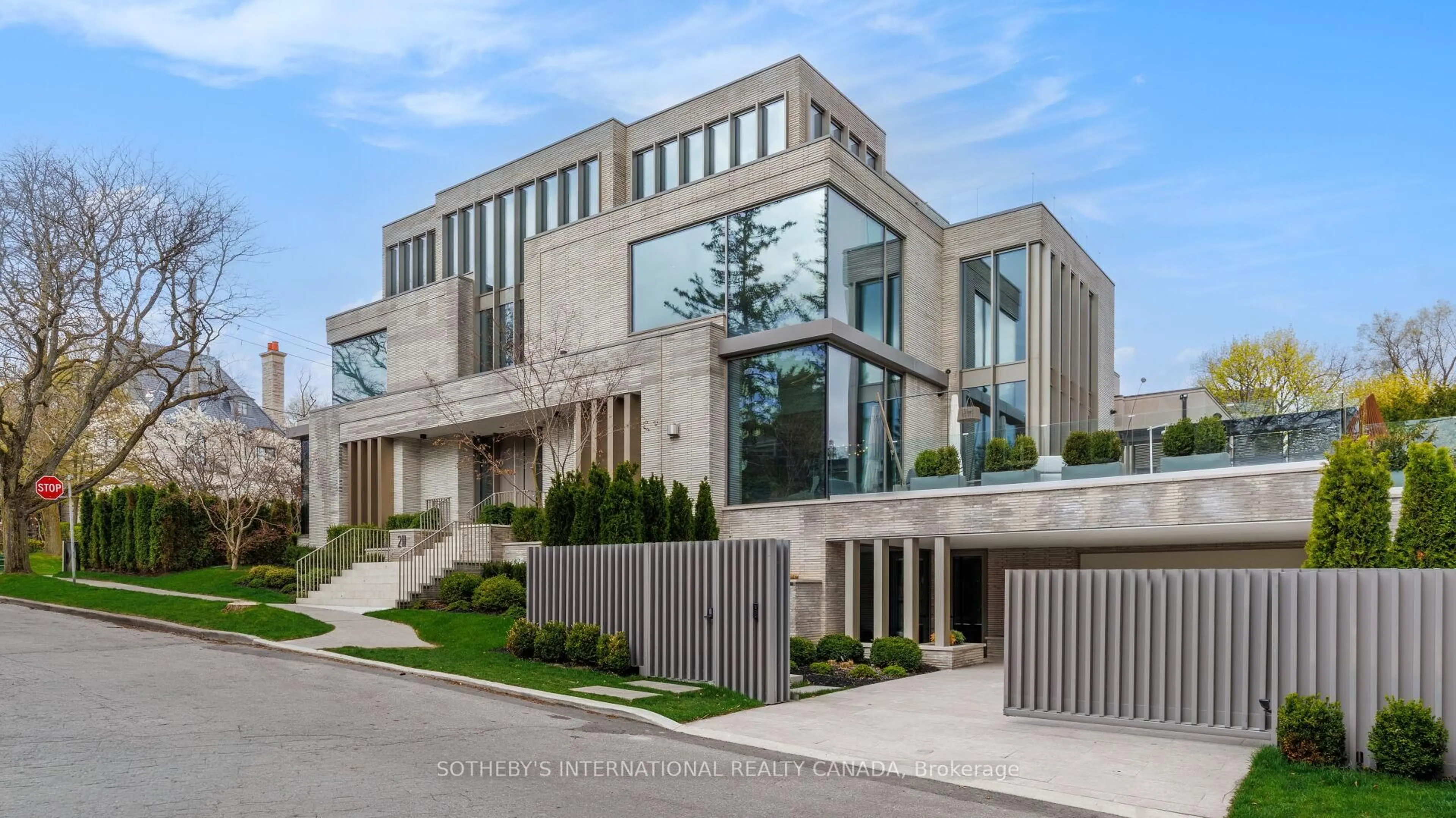 Unknown for 211 Dunvegan Rd, Toronto Ontario M5P 2P3