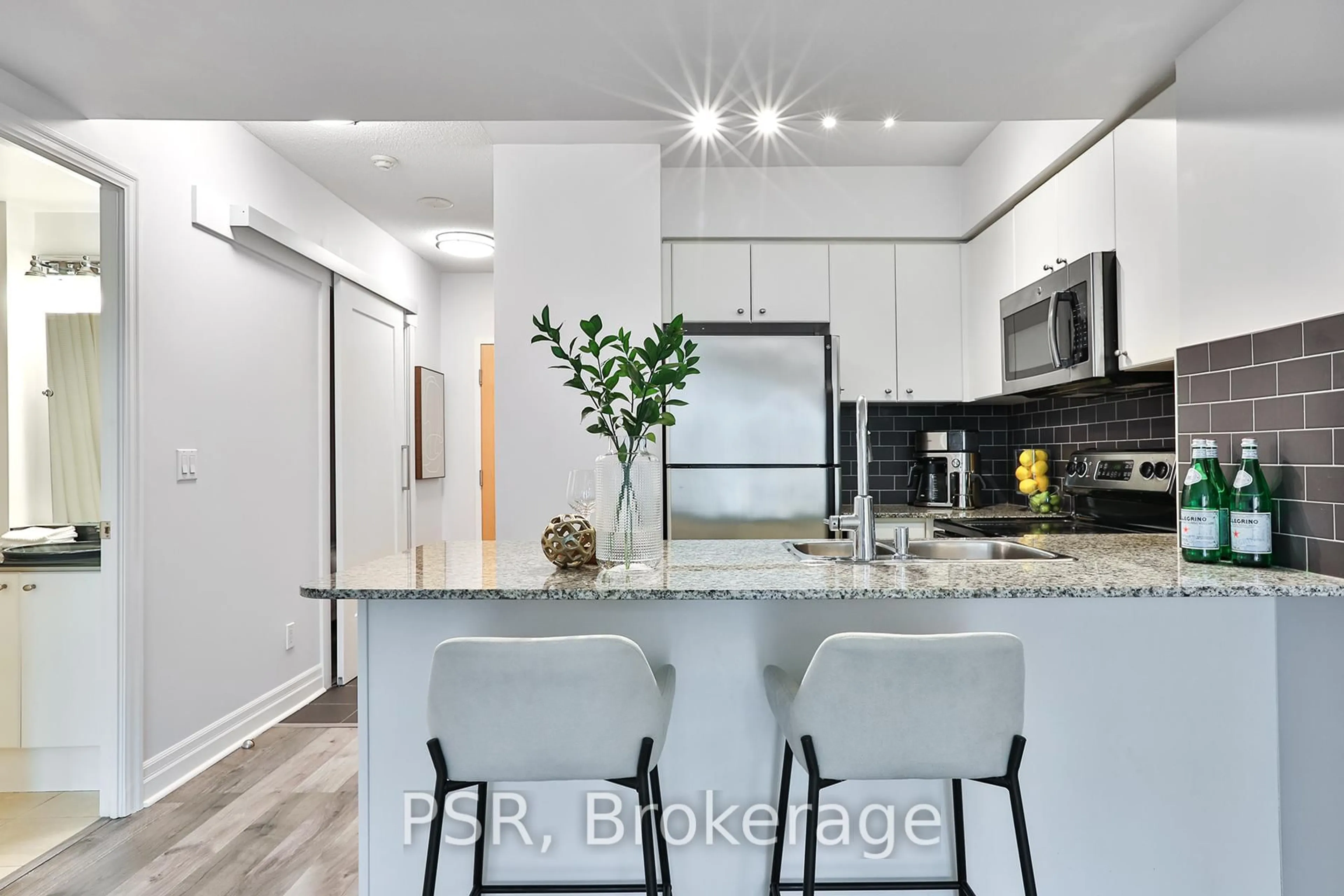 Open concept kitchen, ceramic/tile floor for 8 Scollard St #1011, Toronto Ontario M5R 1M2