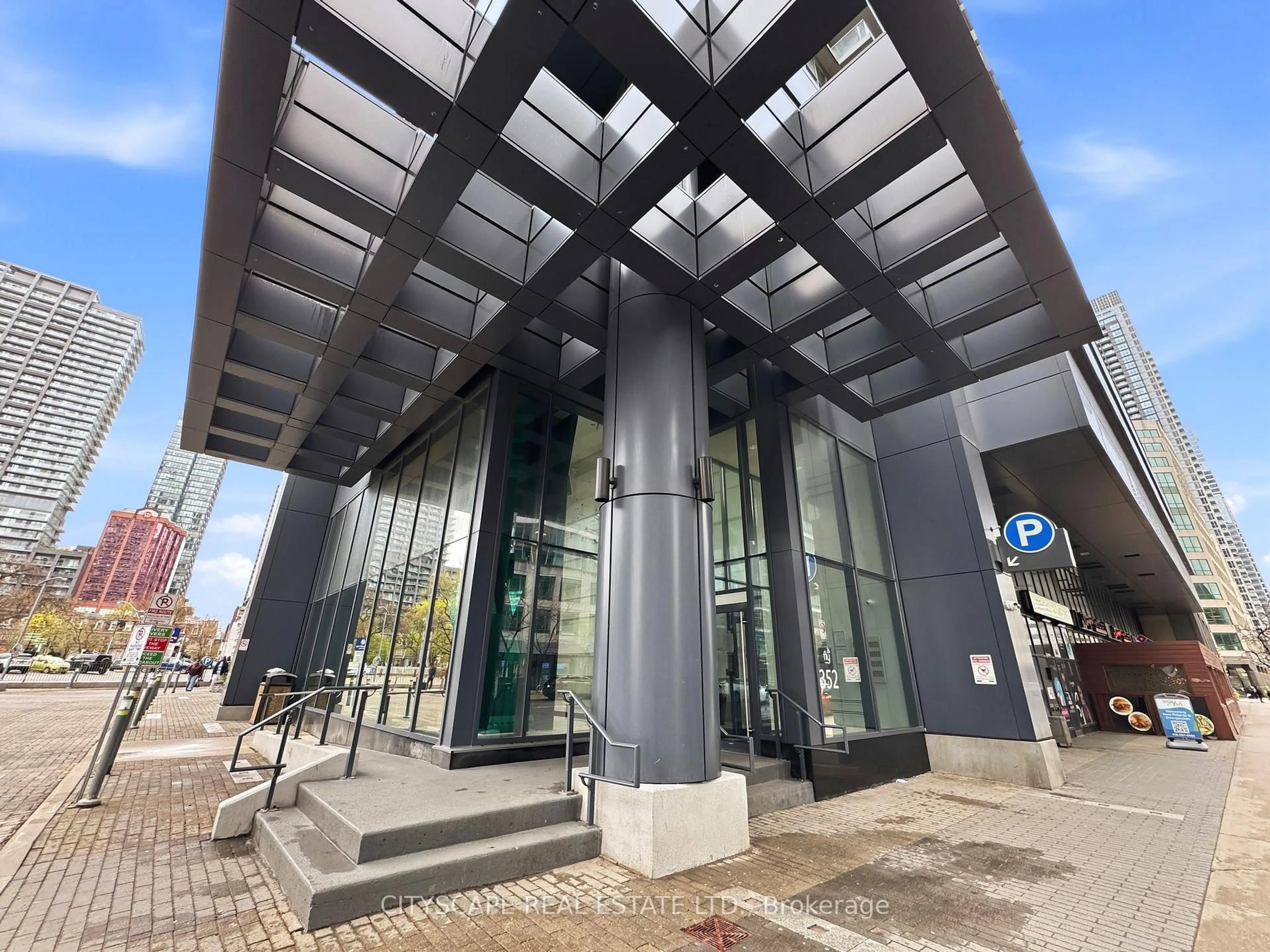 Indoor foyer for 352 Front St #308, Toronto Ontario M5V 0K3