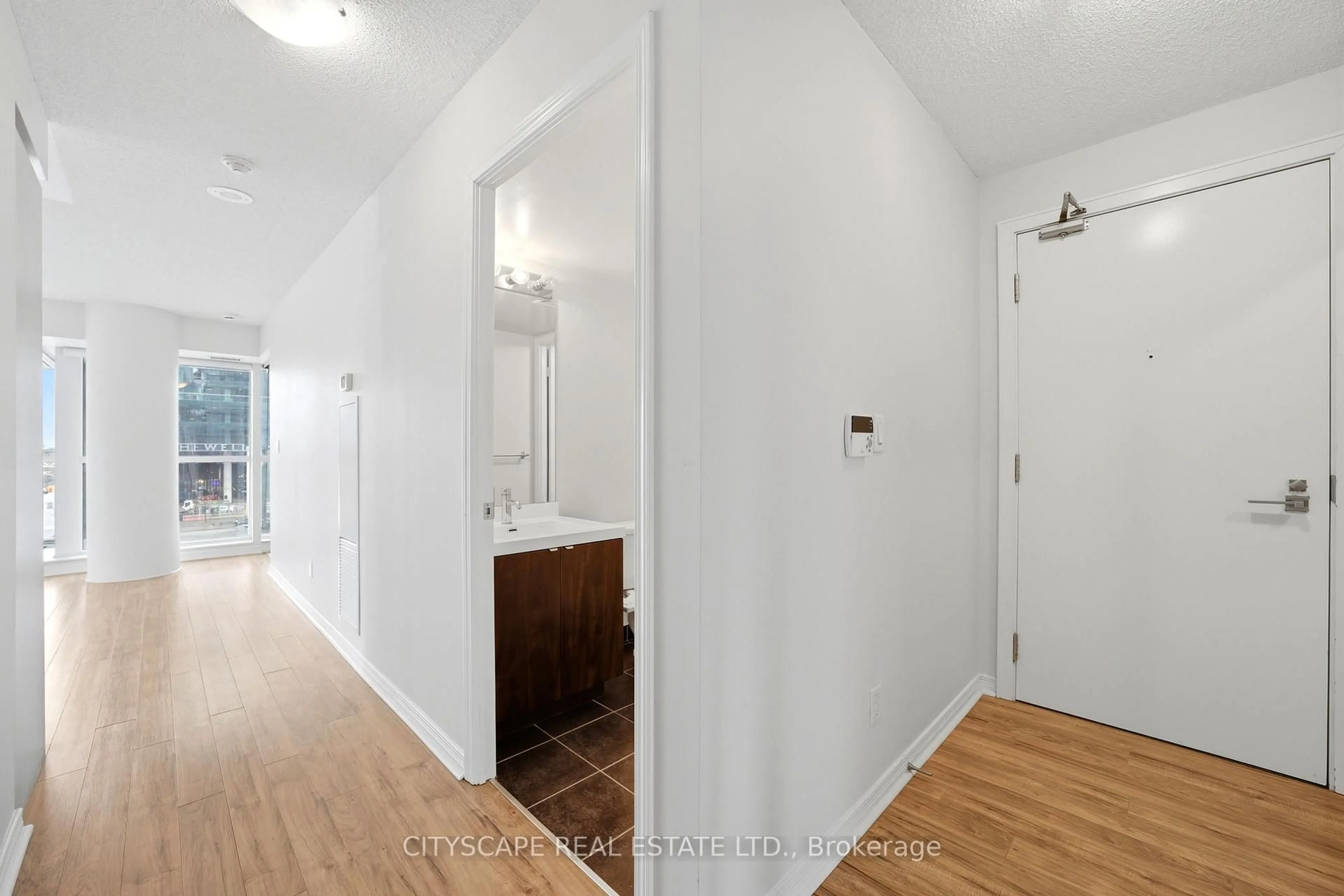 Indoor entryway for 352 Front St #308, Toronto Ontario M5V 0K3