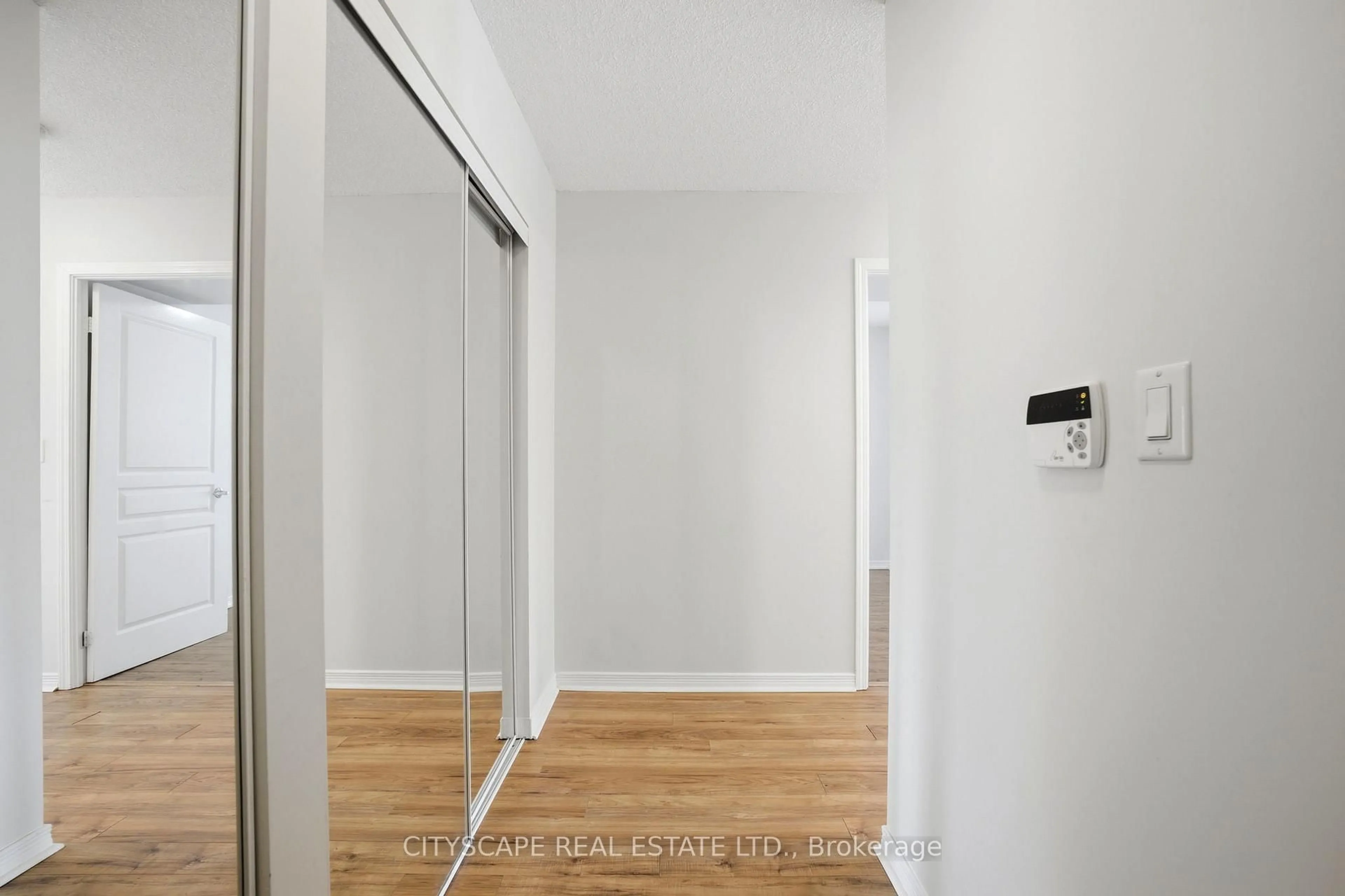 Unknown for 352 Front St #308, Toronto Ontario M5V 0K3