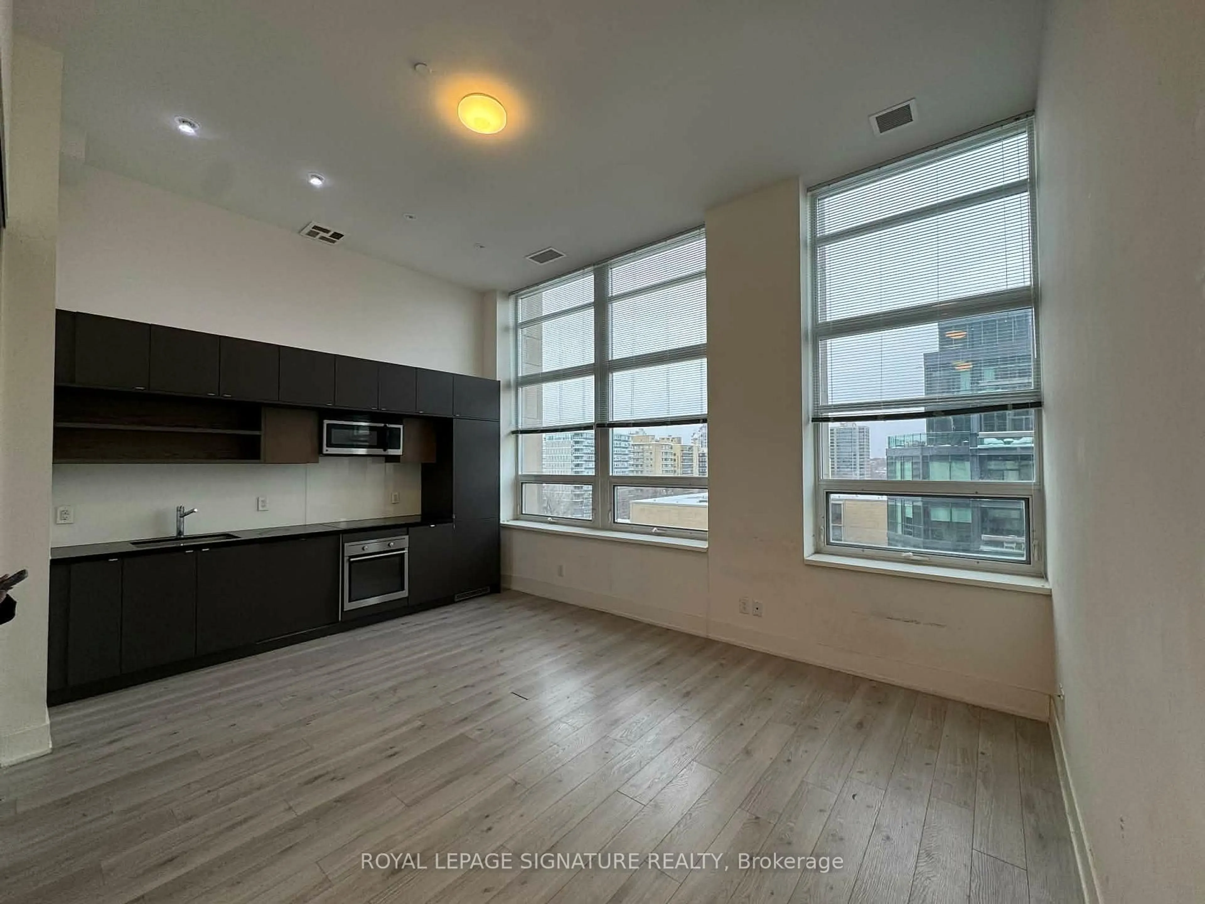 Unknown for 111 St Clair Ave #802, Toronto Ontario M4V 1N5