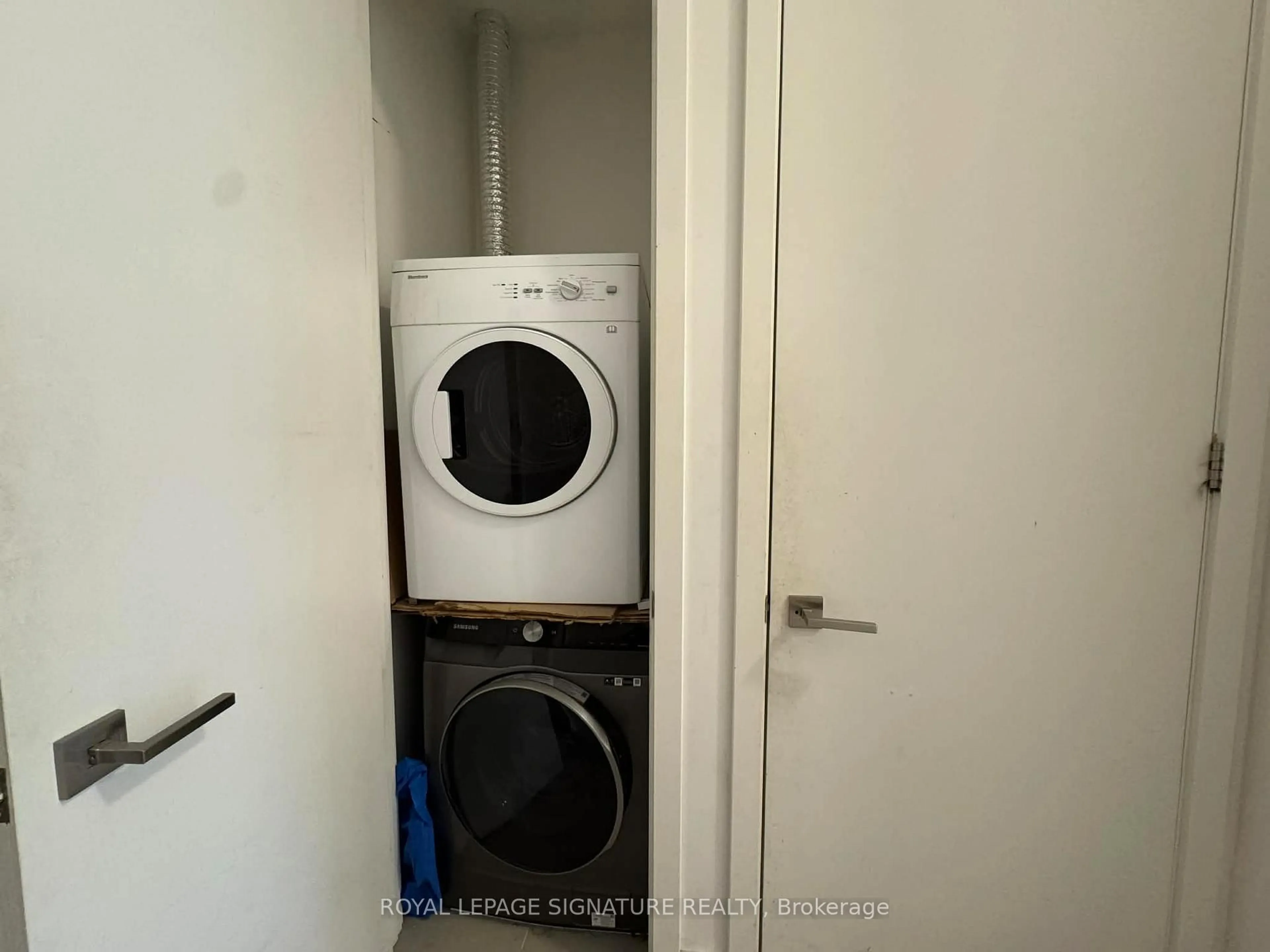 Laundry room for 111 St Clair Ave #802, Toronto Ontario M4V 1N5