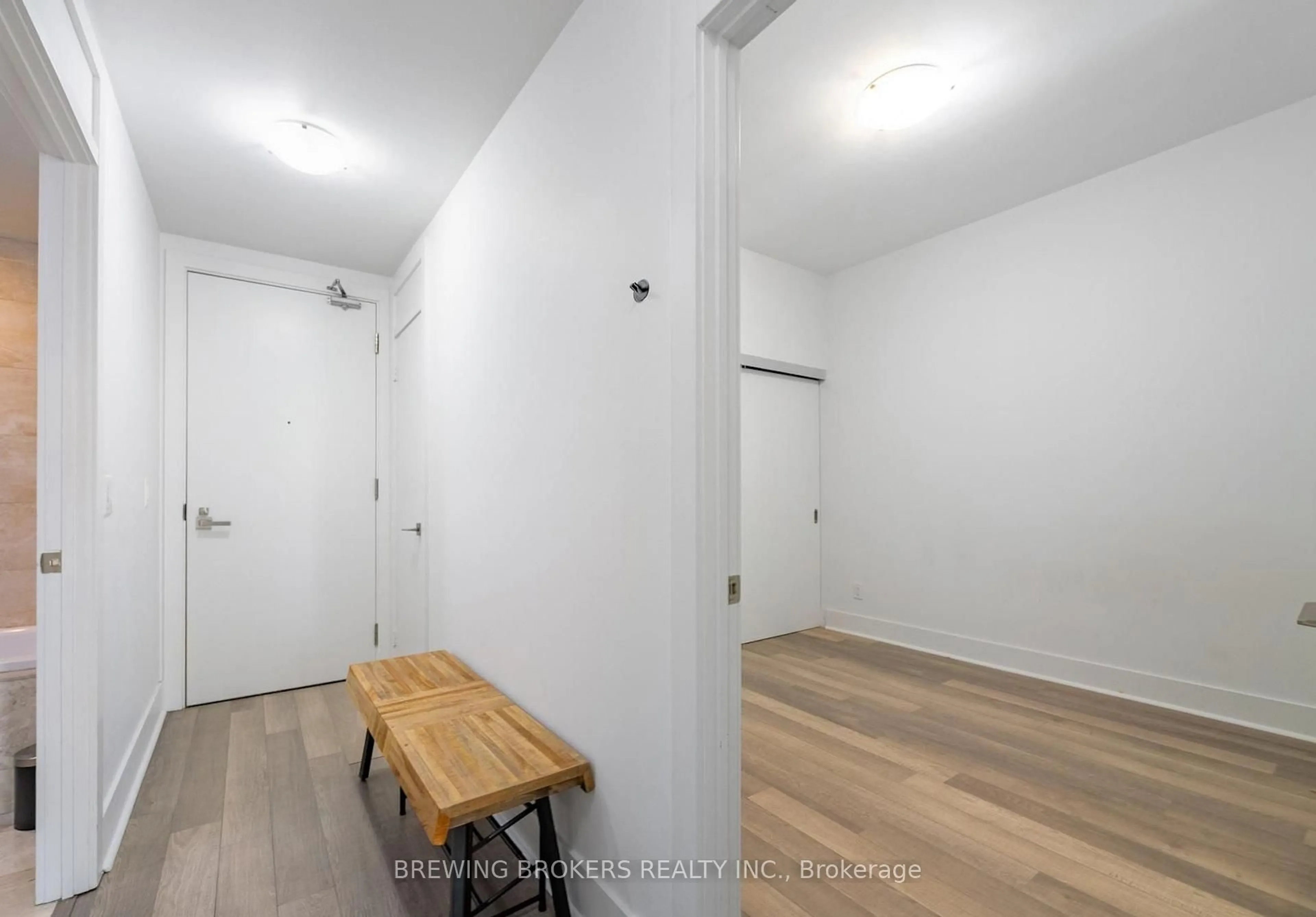 A pic of a room for 32 Davenport Rd #706, Toronto Ontario M5R 0B5