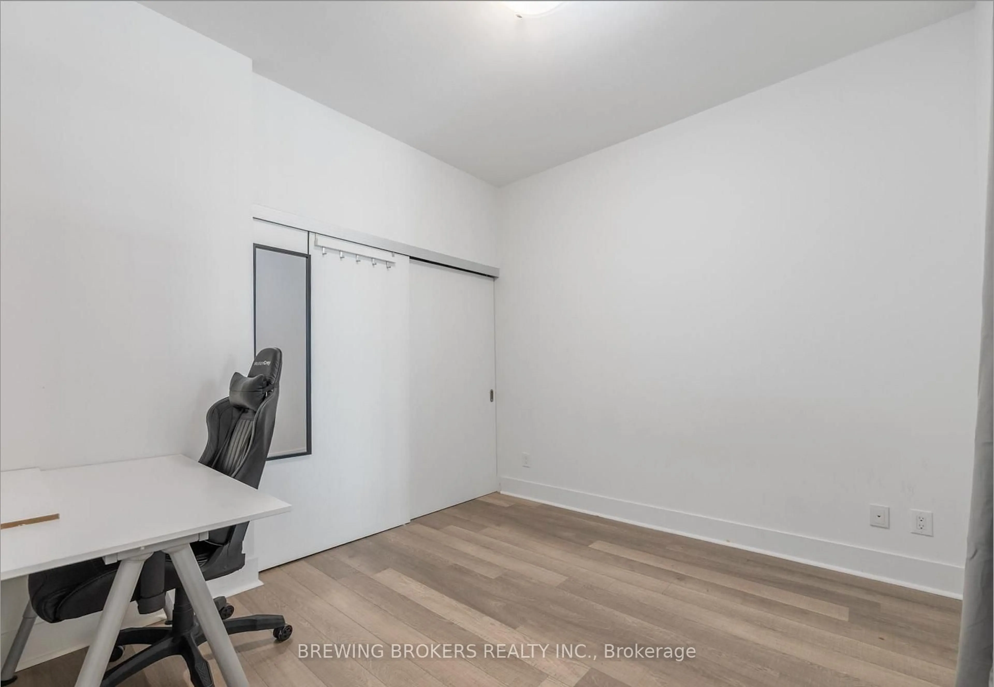 A pic of a room for 32 Davenport Rd #706, Toronto Ontario M5R 0B5